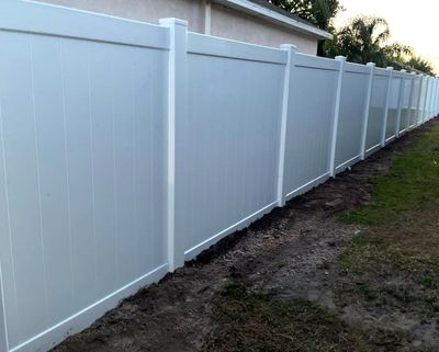 Riverview, FL 6ft. Tall White Vinyl Privacy Fence
