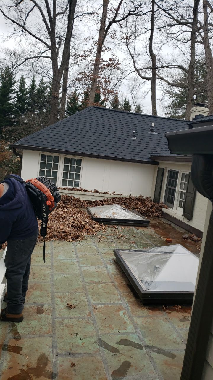 McLean: Certainteed Landmark Pro Designer Shingles in Max Def Charcoal Black by RM Banning, Inc.