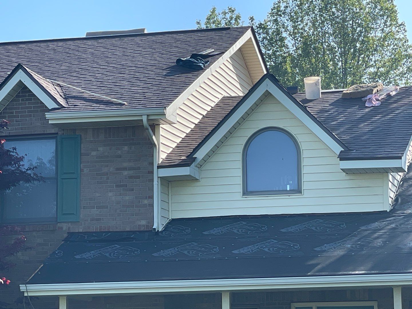 Residential Roofing Installation using Ownes Corning Brownwood Duration by Storm Contracting