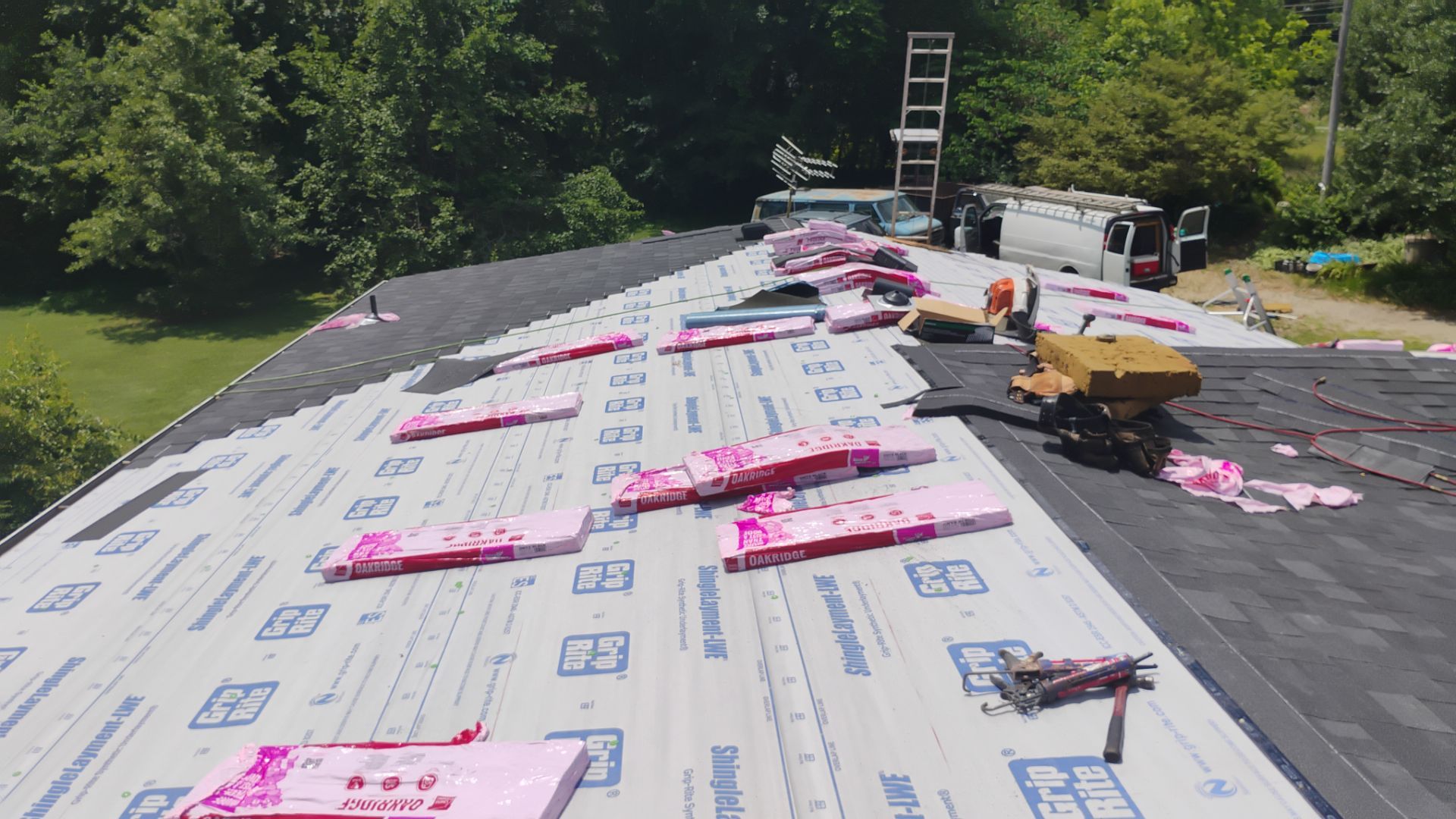 Taylor Roof by BROCK BUILDERS 