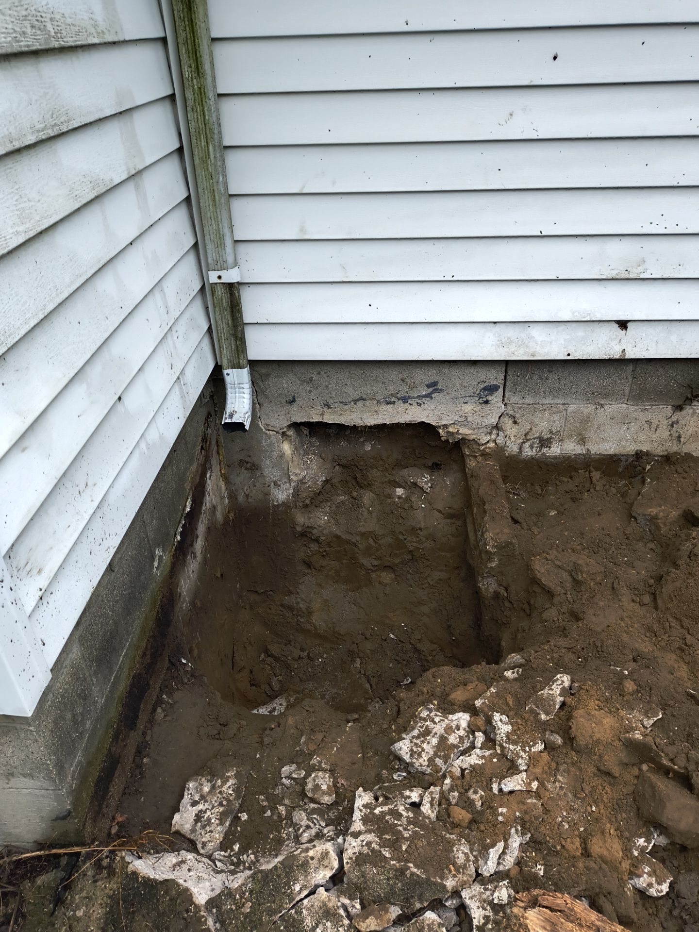 Crawl Space Interior/Exterior Waterproofing by Toledo Basement Repair 