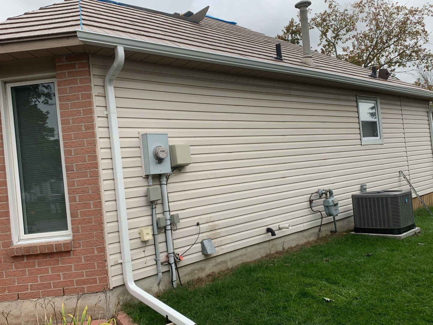 Residential Roofing Installation using Vic West True Nature Ridge Slate Silver Springs by Jay Carter Roofing & Sheet Metal
