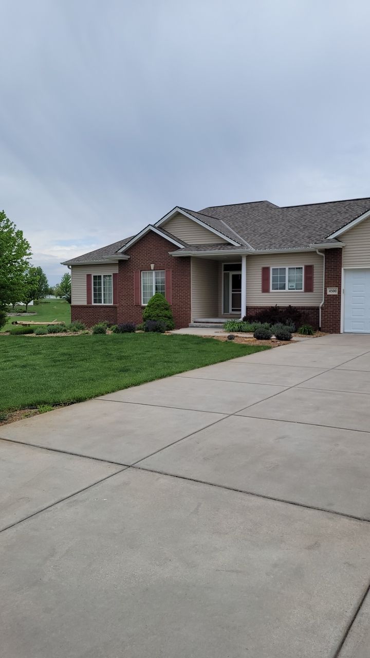 Residential Re-Roof using Landmark Shingles by White Castle Roofing
