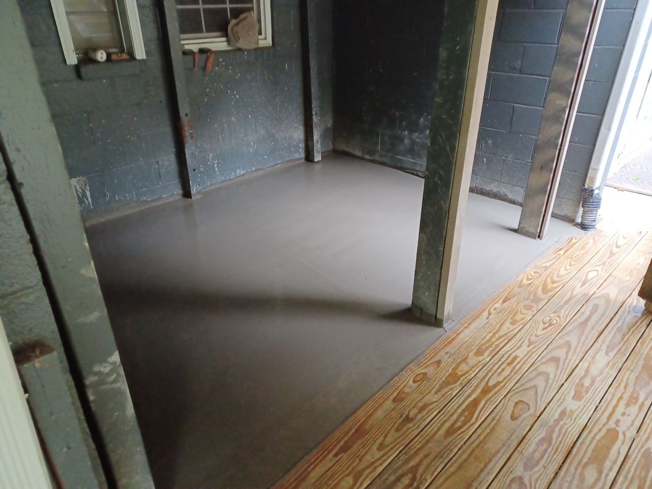 Windsor Blvd - Deck Installation by Pillar and Pine