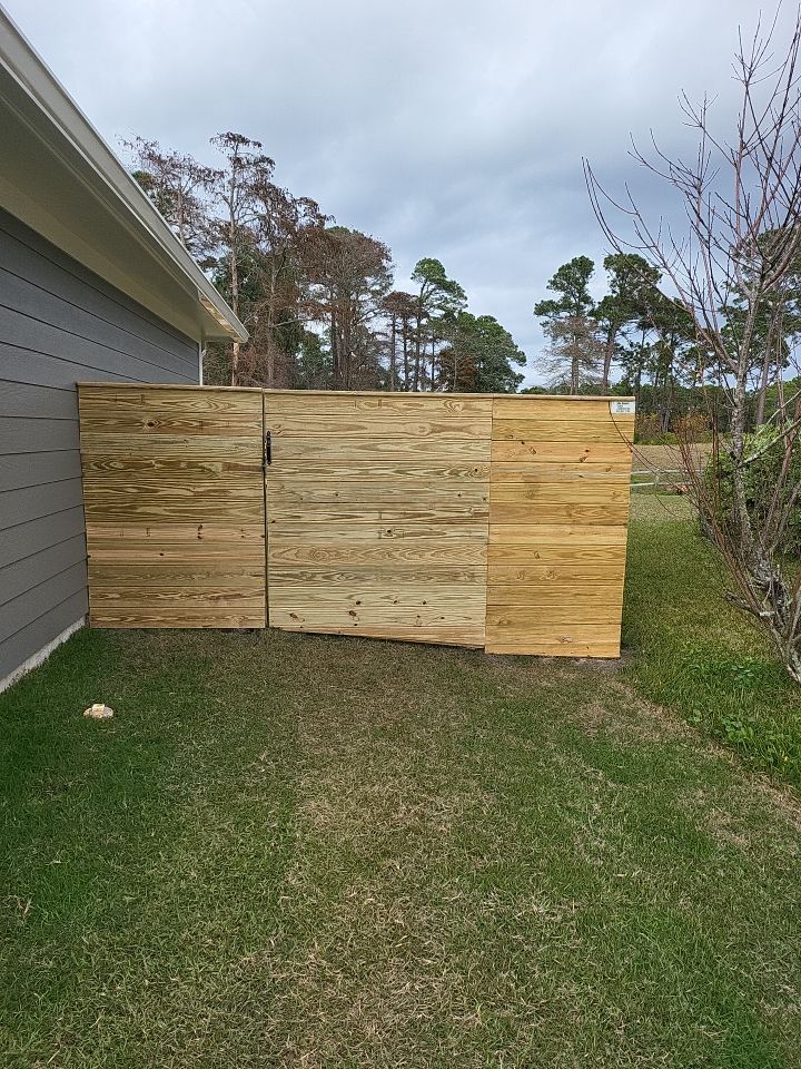 You can never go wrong with Horizontal by Hip Square Fence Inc.