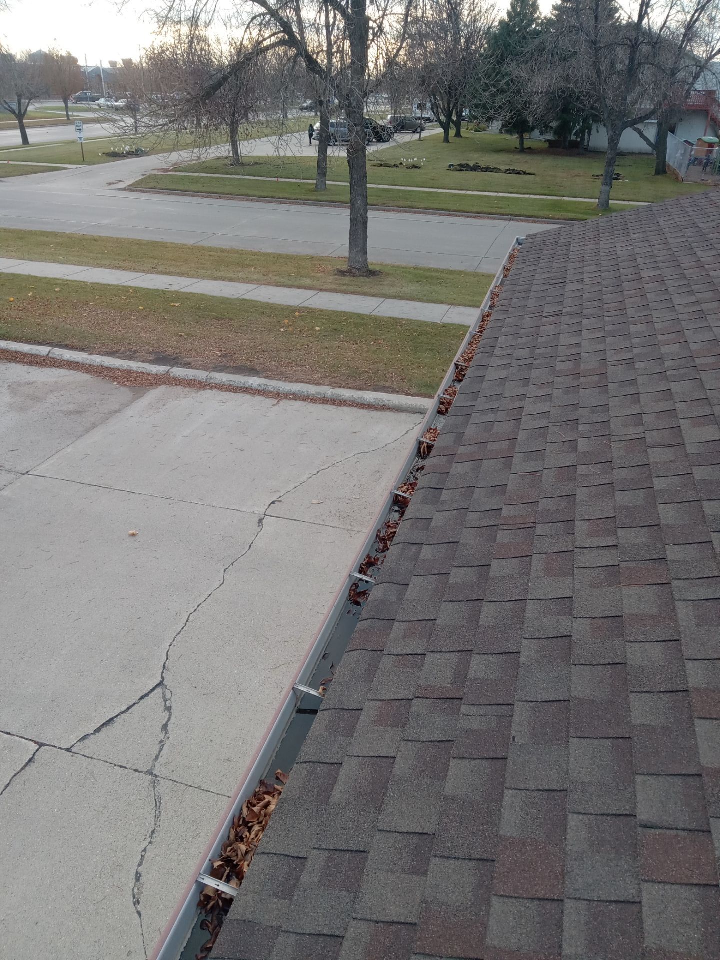 HOA gutter cleaning before