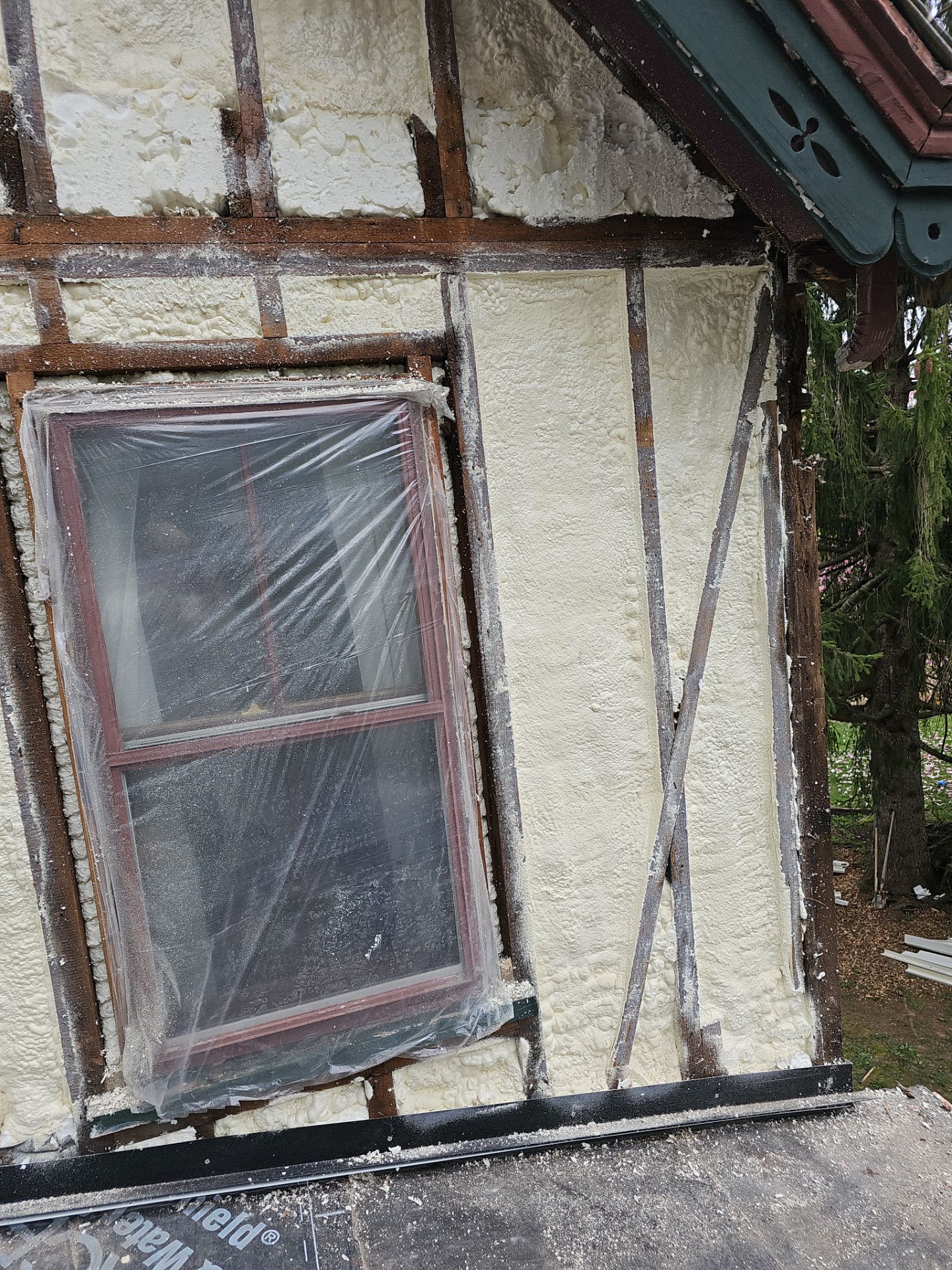 Siding Installation using Closed Cell Spray Foam by NYS Foam & Energy