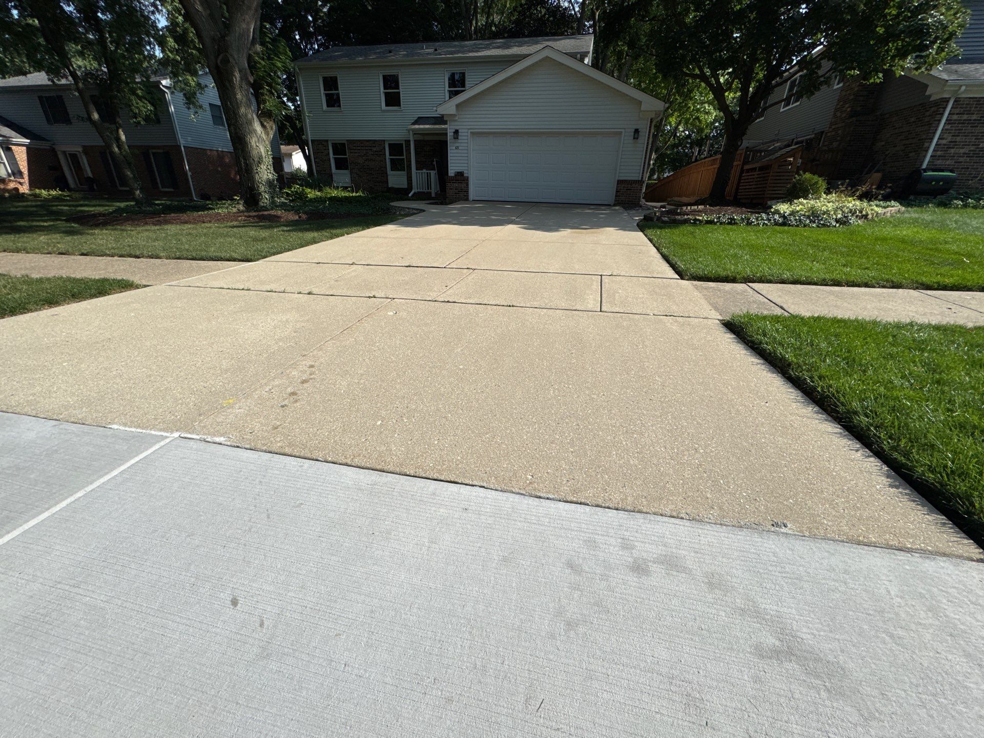 Palatine house wash and concrete power washing by Northern Power Washing LLC.