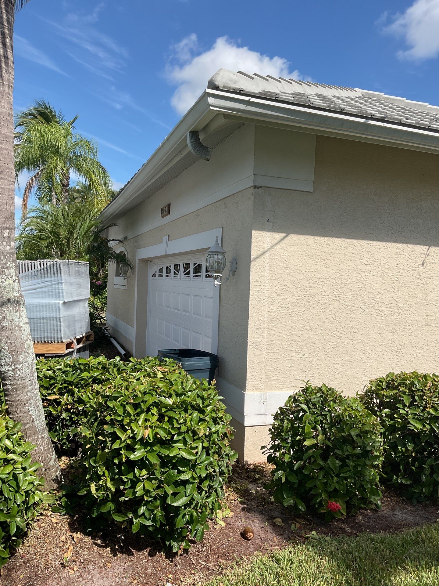 Seamless Gutters using Splash Guard in Cape Coral FL by Gutter Professors