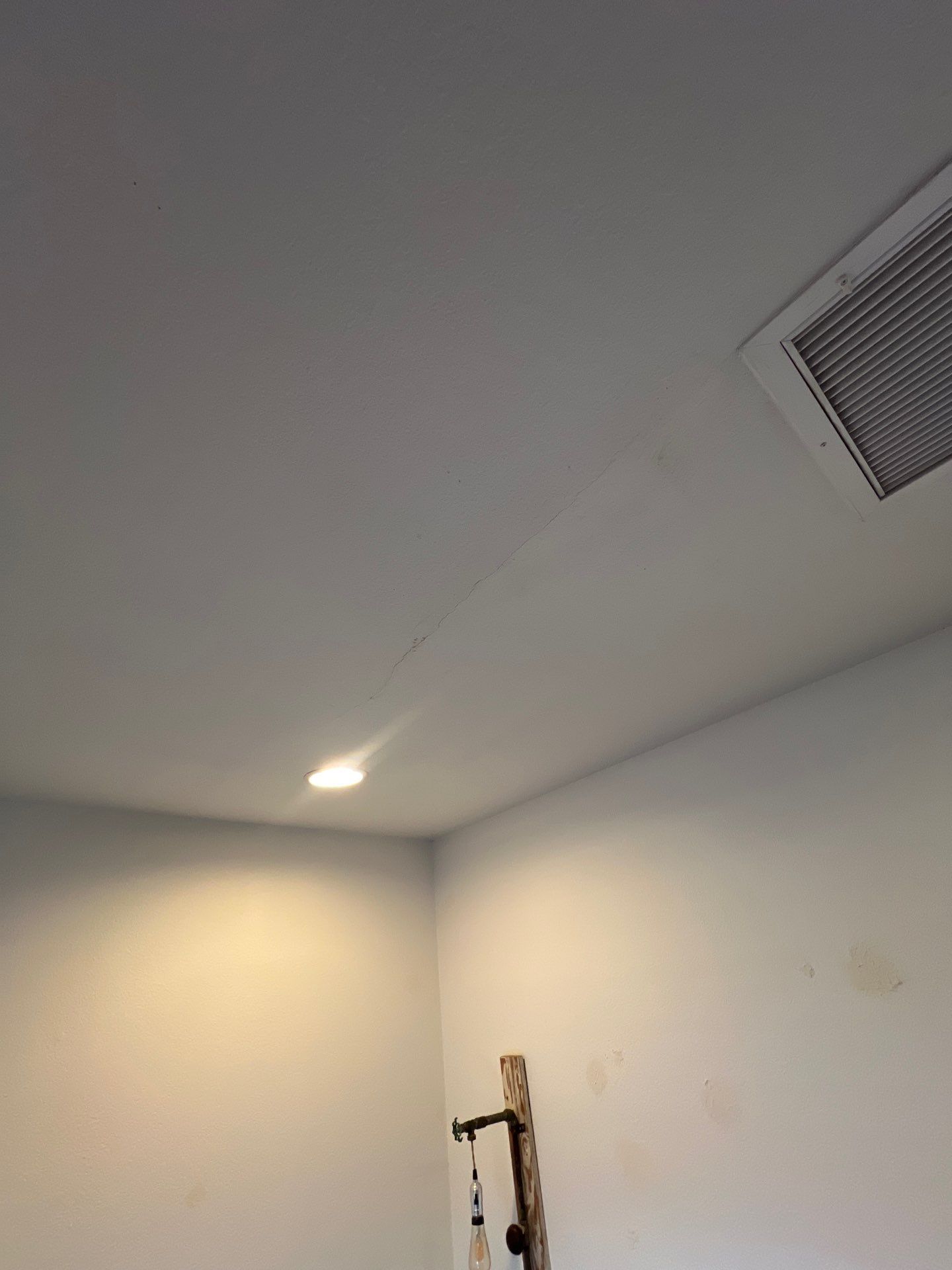 Windstorm Damage & Multi-Room Water Mitigation in St. Petersburg by Right On Time Restoration