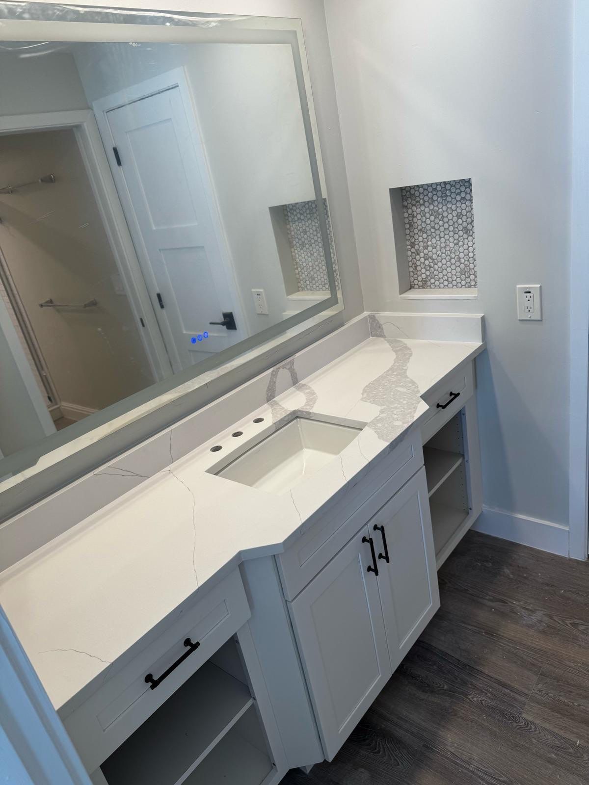 REMODELING POINTE SANTO E24 by TTS Remodeling corp & Genesis Restauration