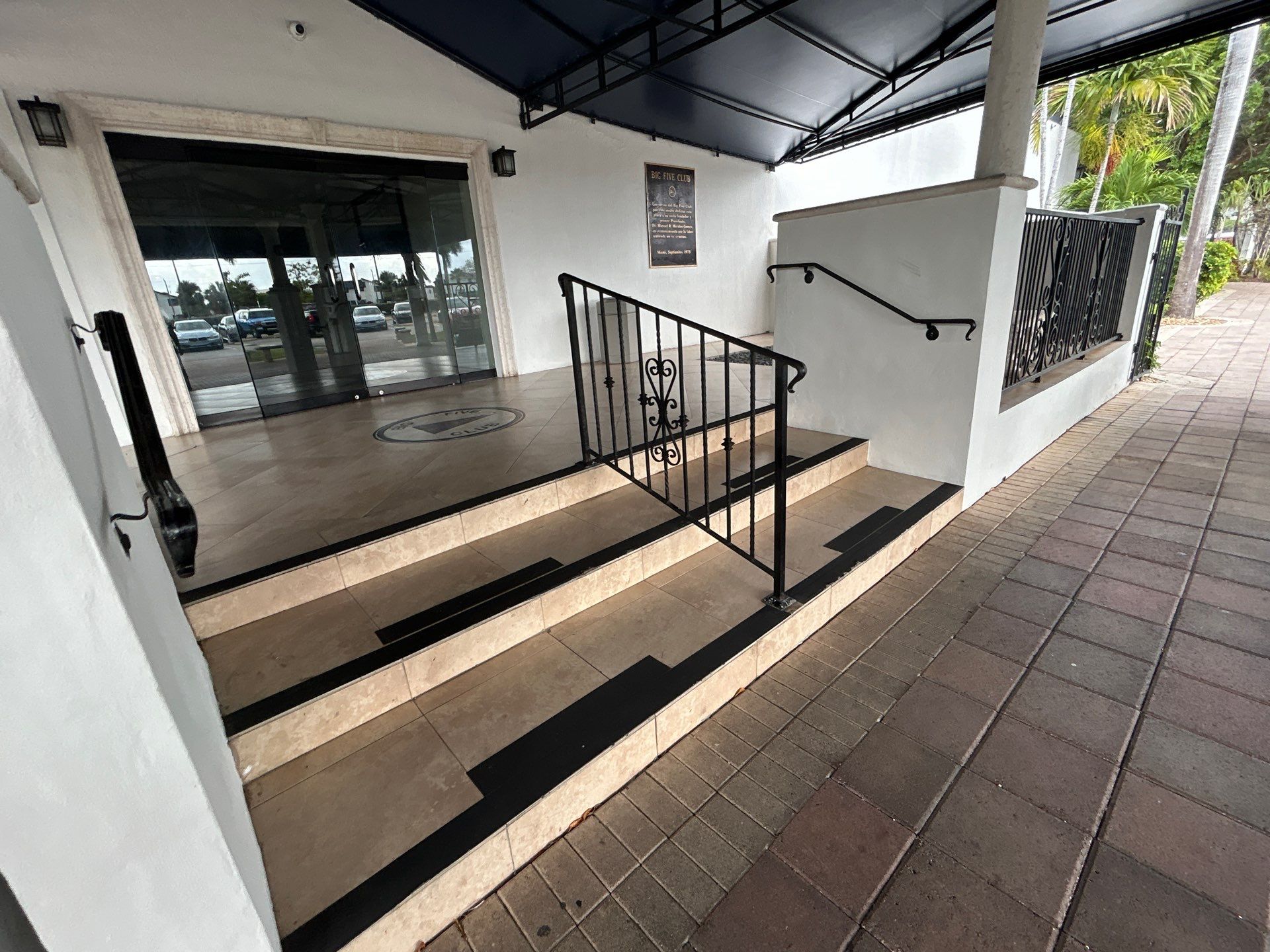 BIG FIVE CLUB by Souffront Construction & Engineering