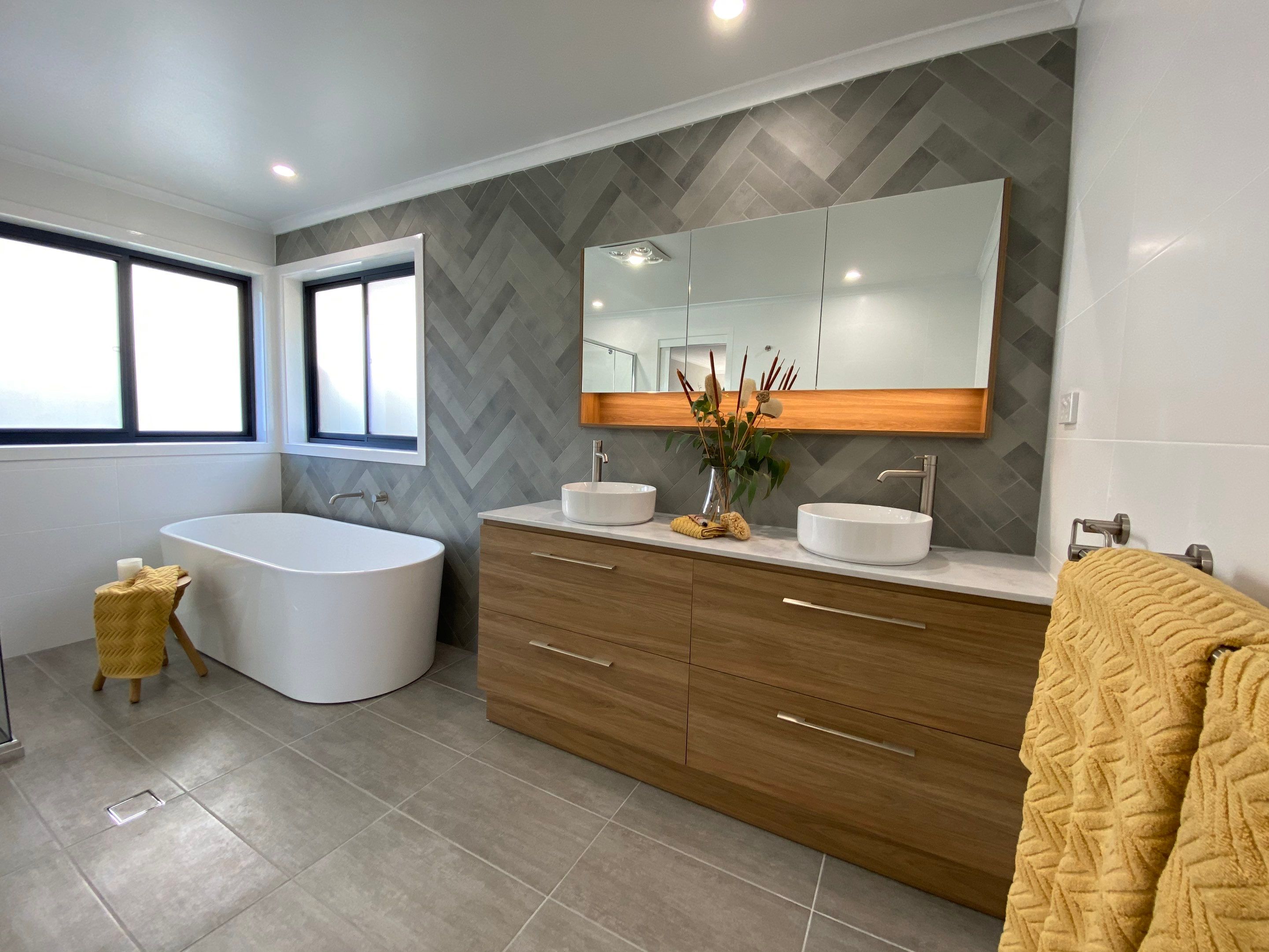Large Ensuite Renovation by Re-seal Bathrooms