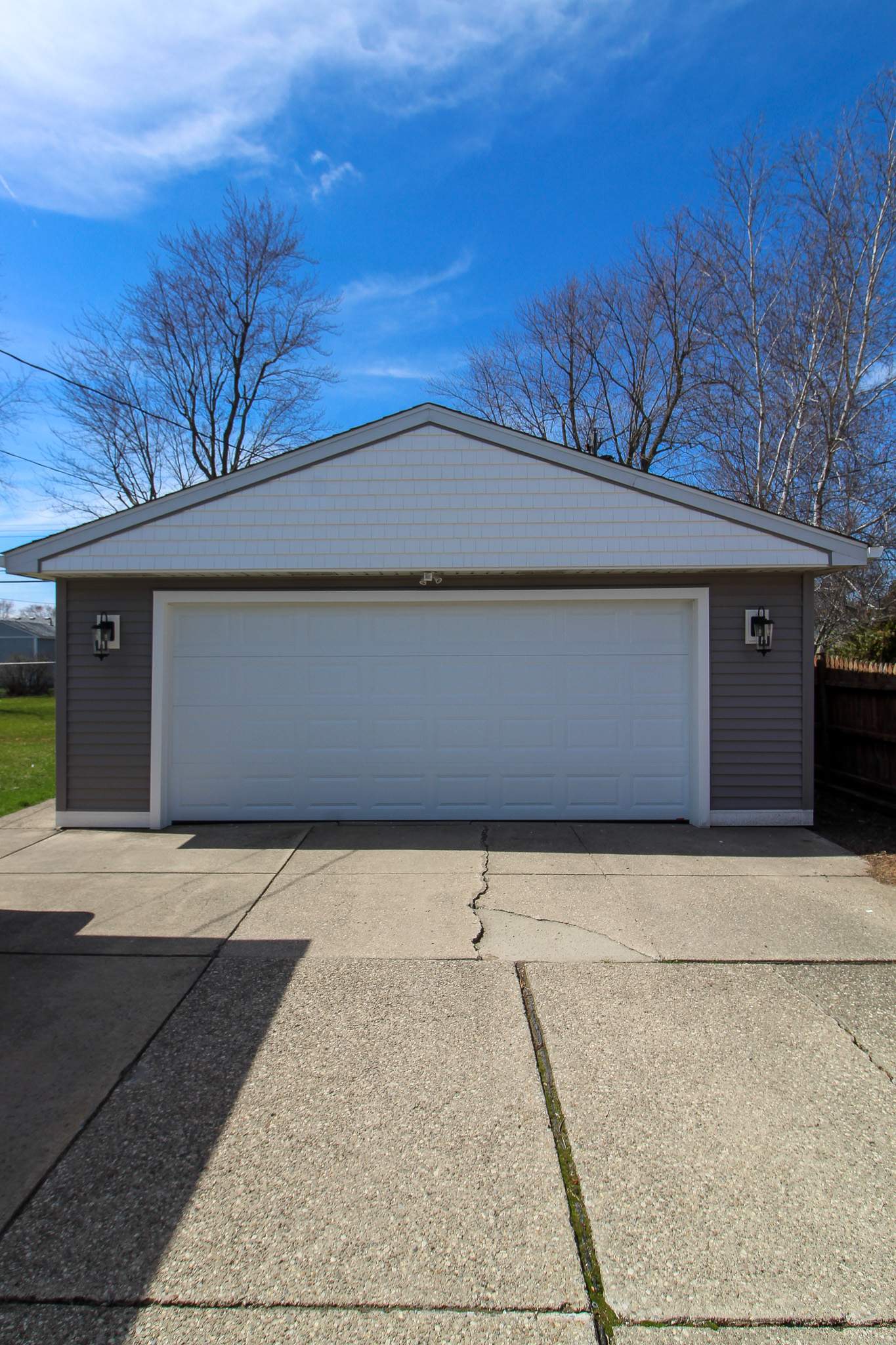 Exterior Siding and Window Replacement by Ivy Lea Construction