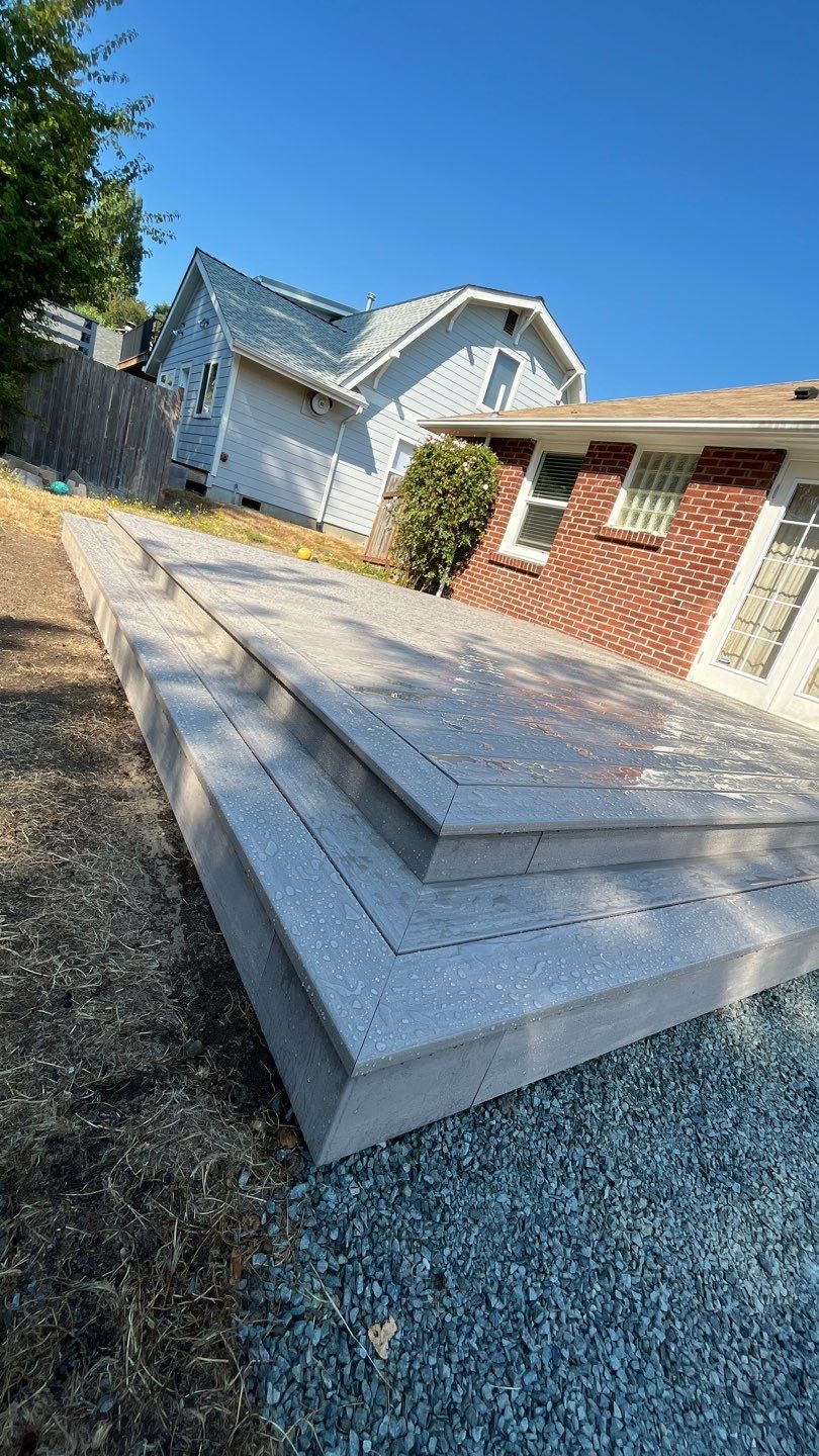 A not so typical deck by Alki deck builders 