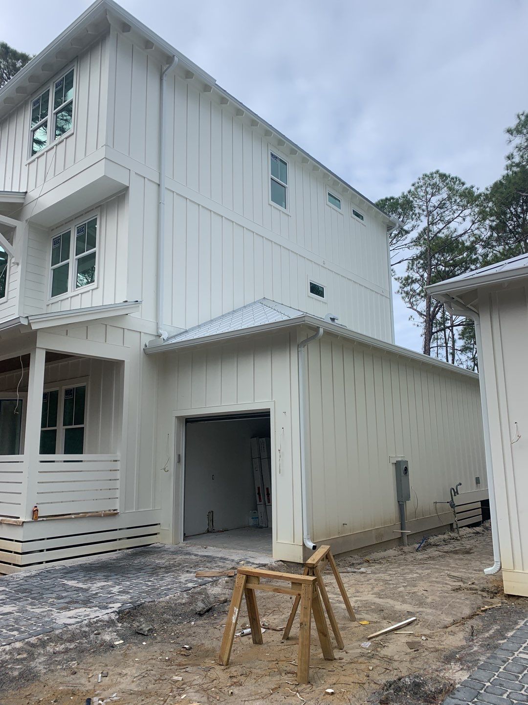 6-inch White Seamless Gutters in Santa Rosa Beach, FL by Gutter Professors