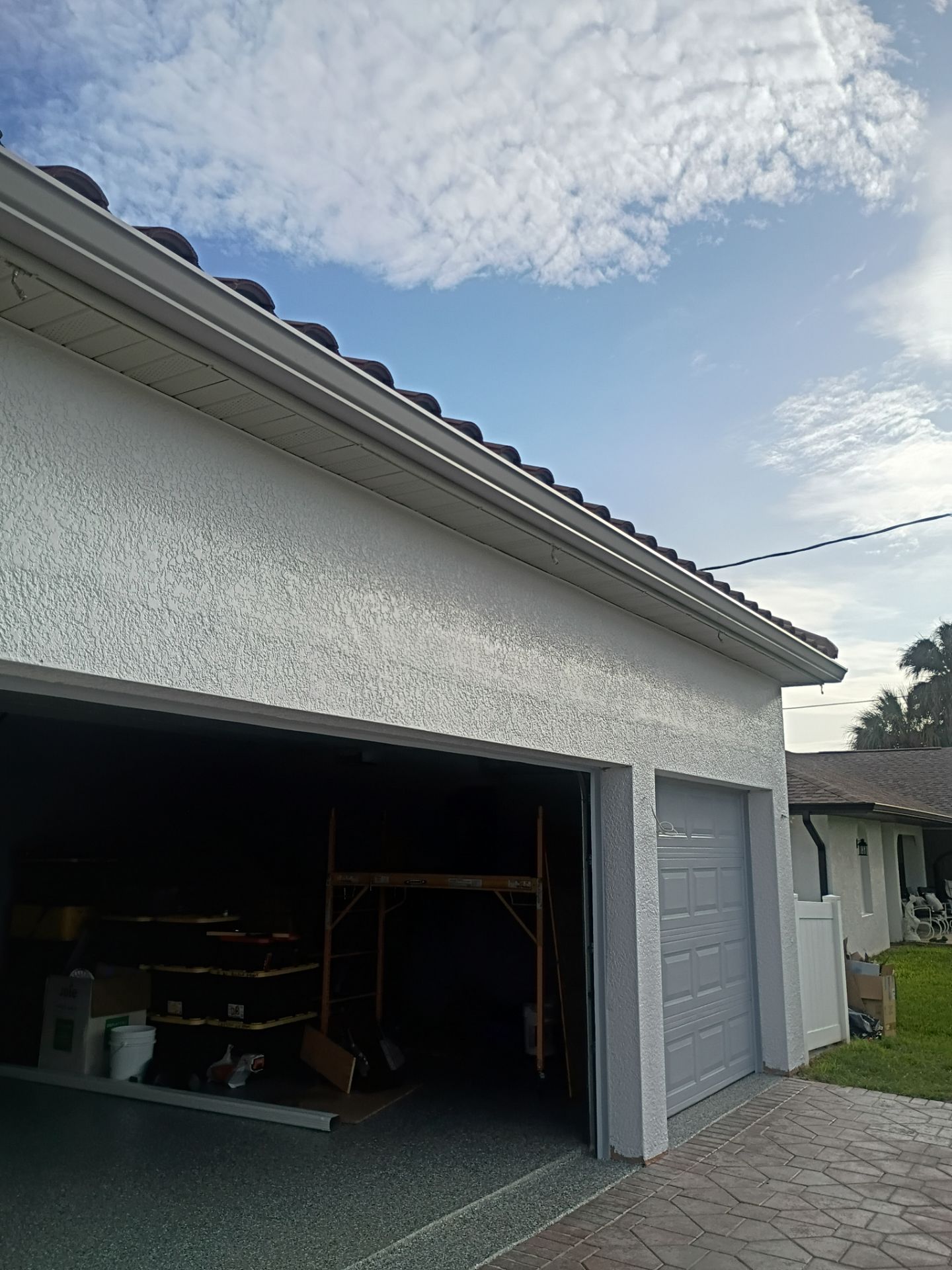7 inch seamless gutters using Seamless Aluminum Gutters in Fort Myers, FL by Gutter Professors