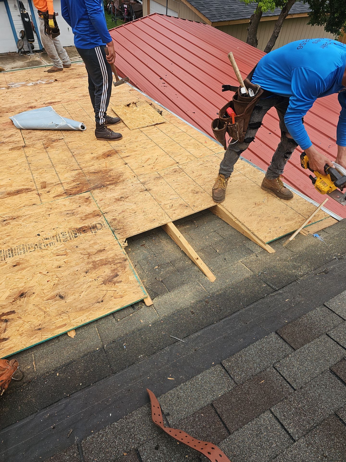 Residential Roofing Installation using Owen's Corning Duration (Lifetime) Shingles by Roof Repair Company