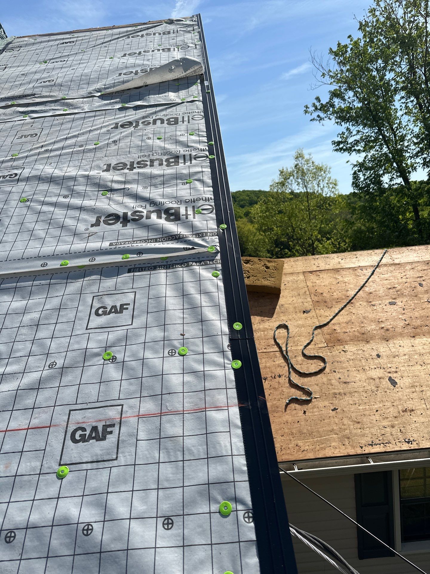 Residential Roofing Installation using GAF Timberline HDZ Charcoal by Undersun Roofing 