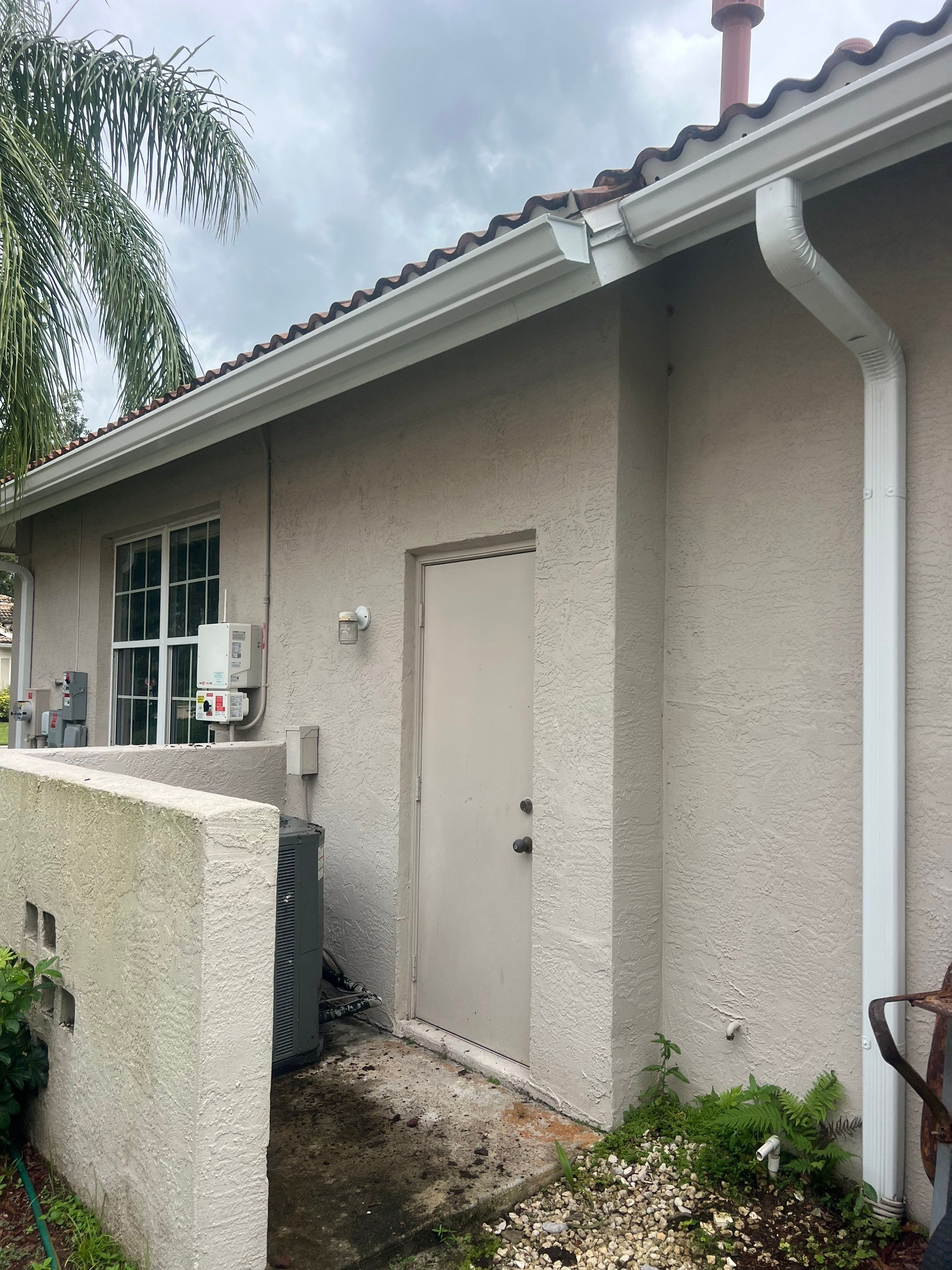 6-inch White Seamless Gutters Installation by Gutter Professors