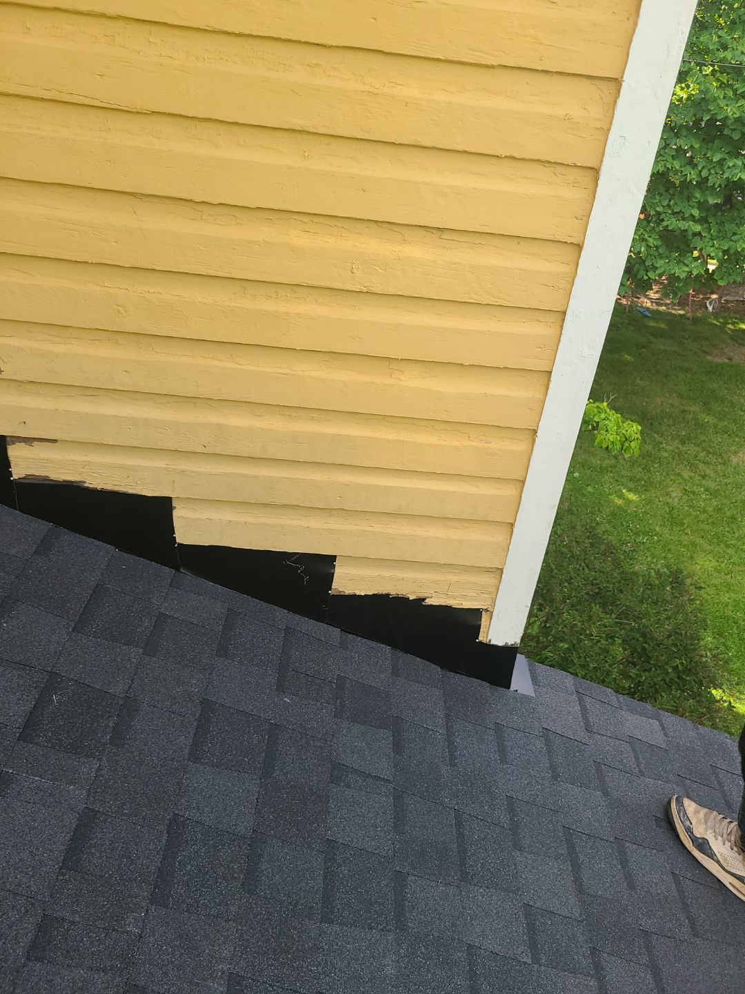 Arlington: CertainTeed Landmark Designer Shingles in Moire Black by RM Banning, Inc.