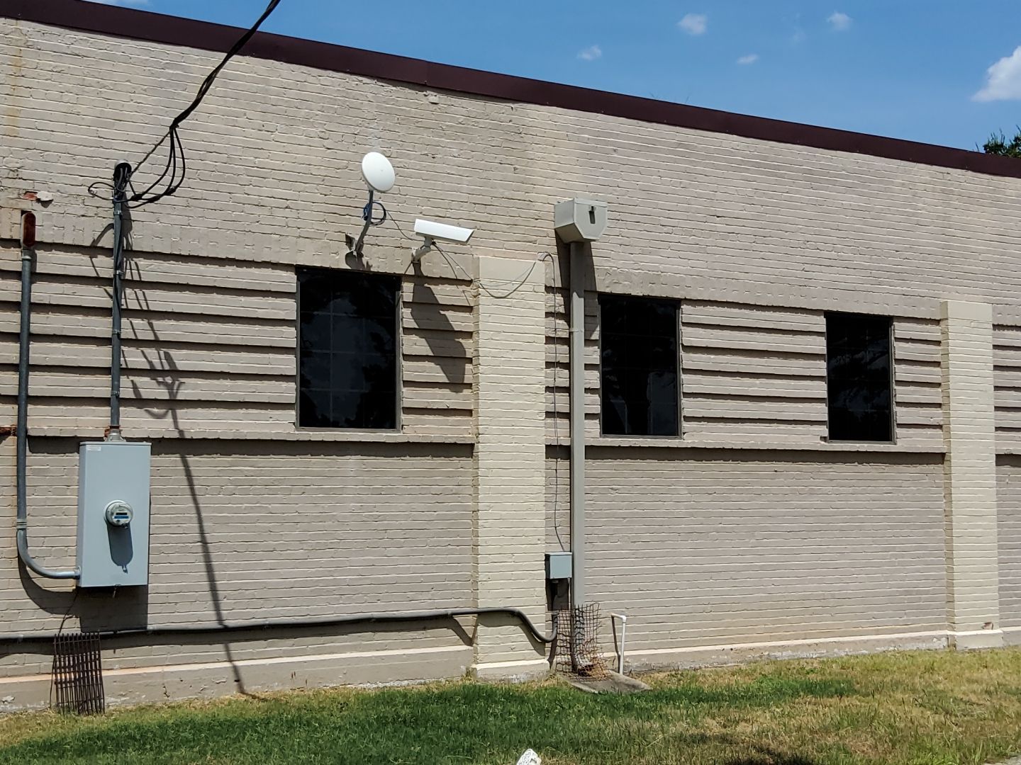 Choctaw Nation Healthcare Center - White Building by Hostetler Roofing