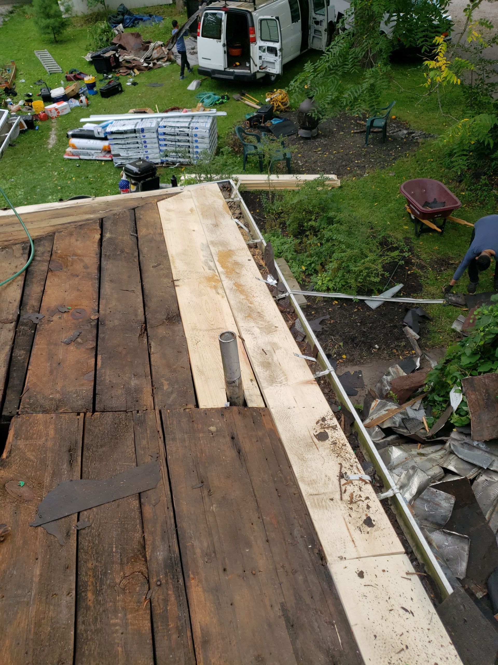 ATLAS PINNACLE COLOR: MAJESTIC SHAKE DRIP EDGE: WHITE by Eagle Eye Roofing