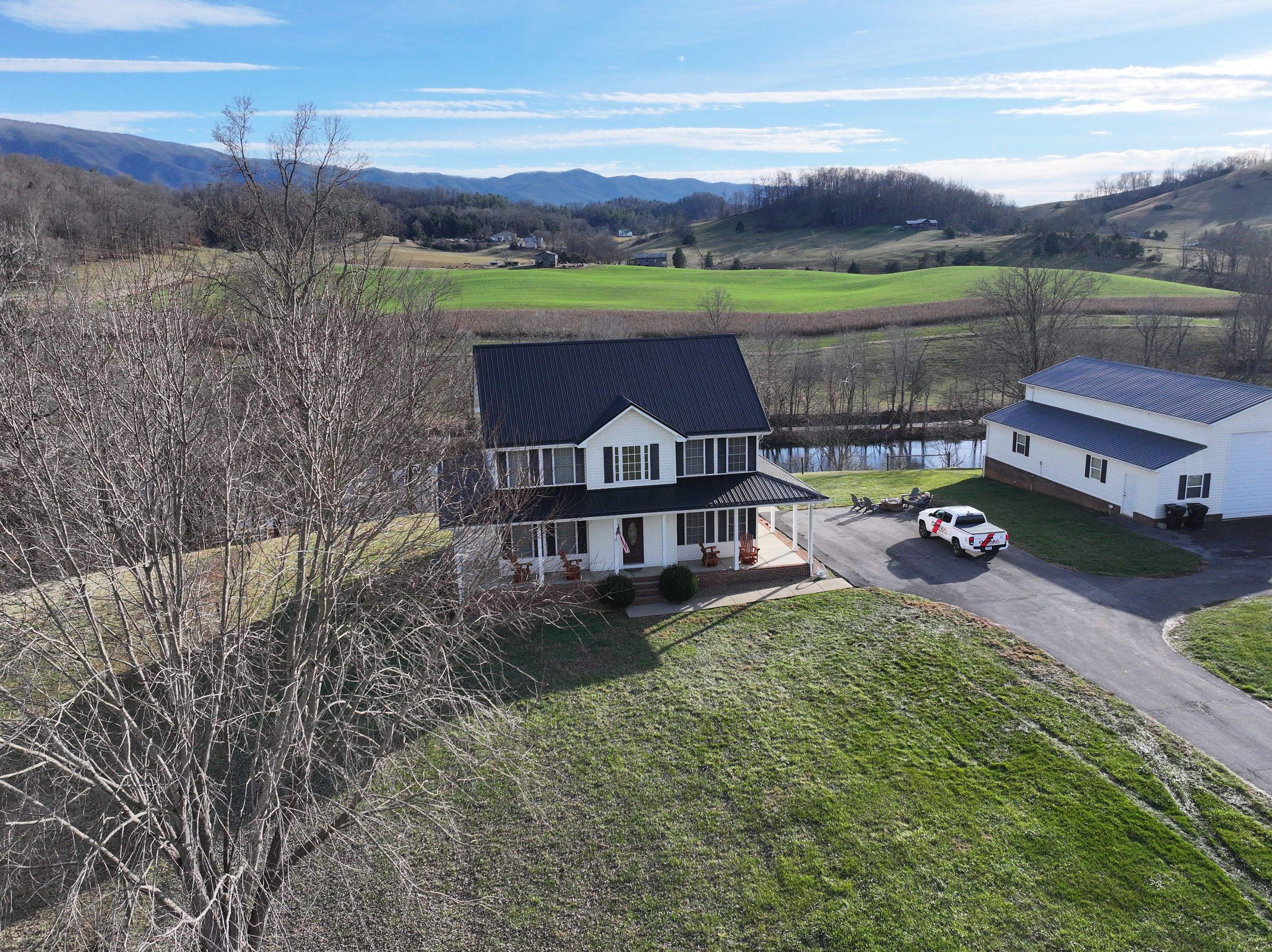 Cogan Residence by Omnia Roofing