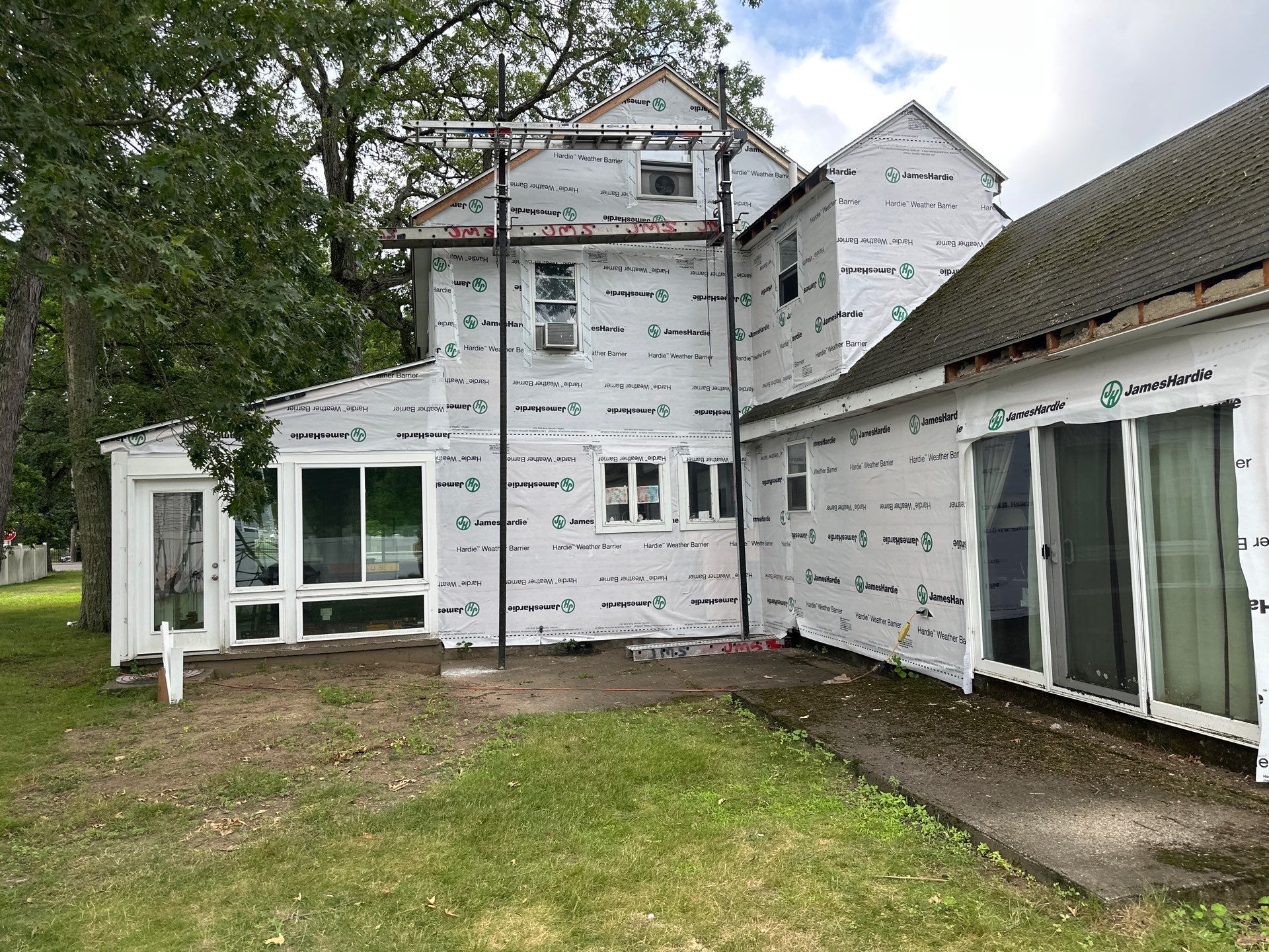 James Hardie Lap Siding Installation in Chelmsford, MA by Mighty Dog Roofing of Greater Middlesex County