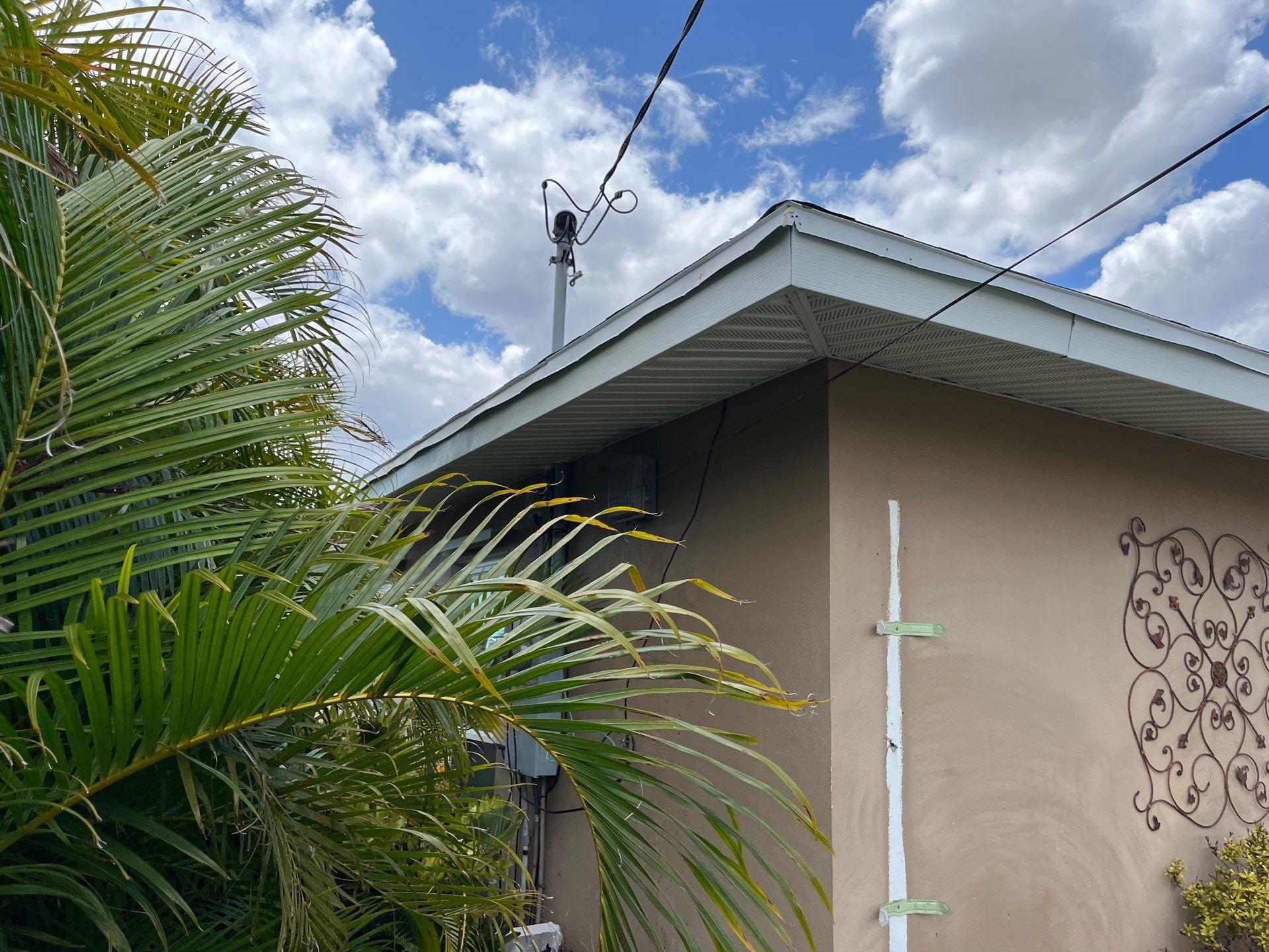 White K Style Seamless Gutters using 6 Inch Seamless Gutters in Cape Coral FL by Gutter Professors