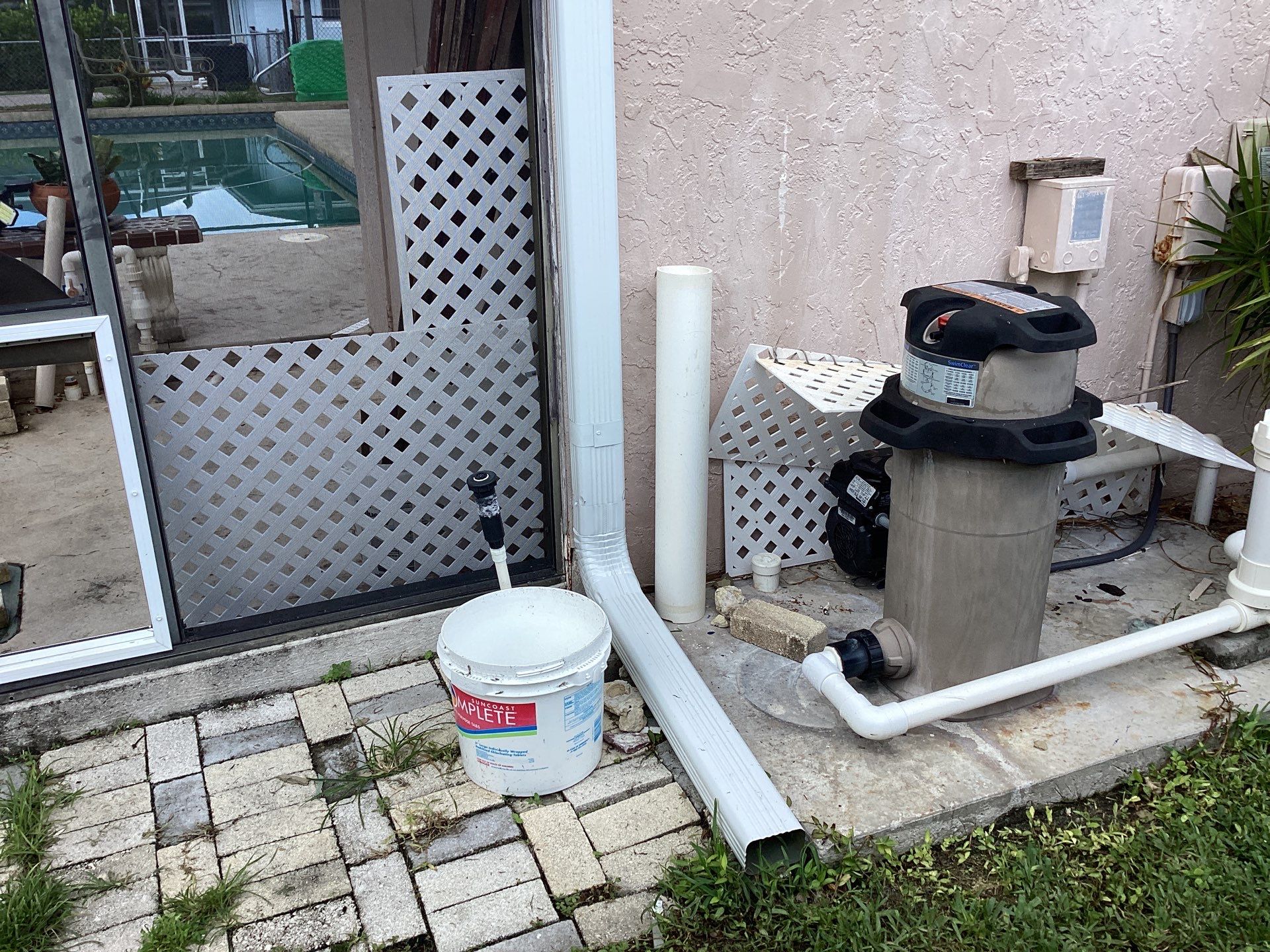 White Seamless Gutters and Splash Guards in Fort Myers FL by Gutter Professor by Gutter Professors