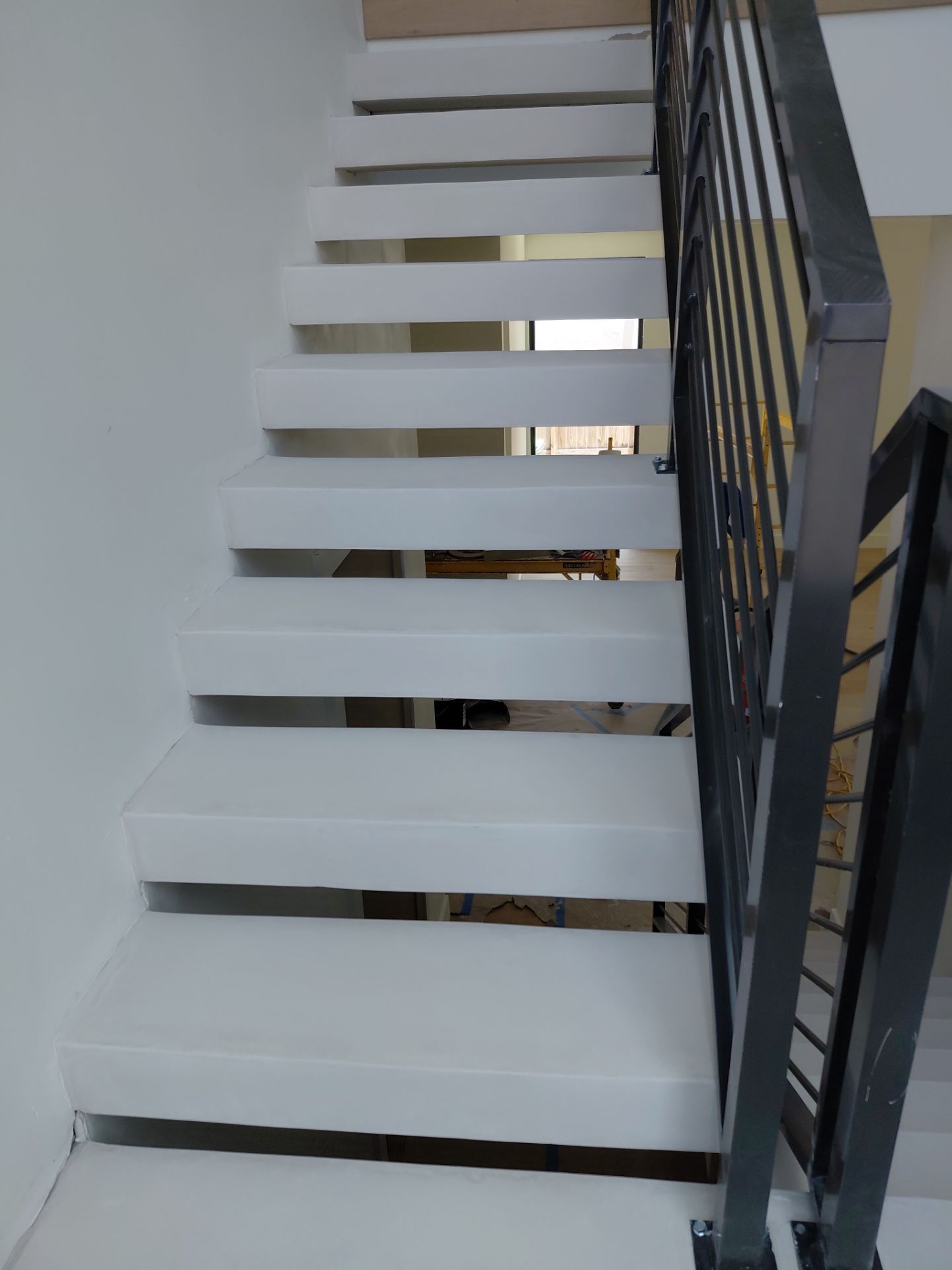 Floating Steps with microtopping by Seamless Surfaces