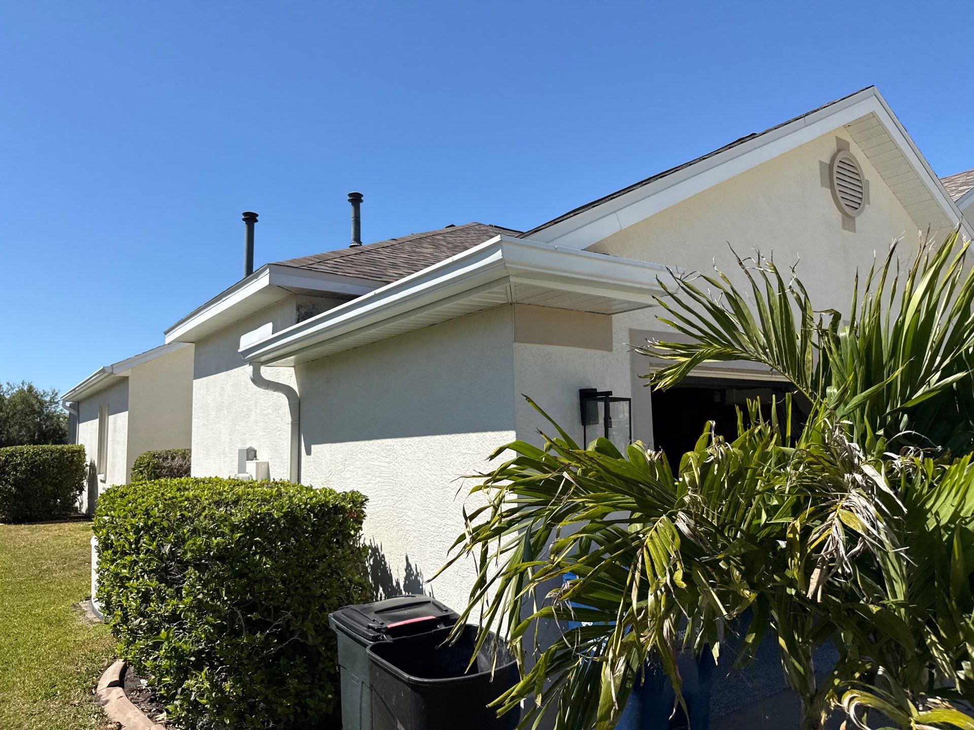 House Wash, Paver Pool Deck & Screen Enclosure Cleaning in Greenfield Plantation | Bradenton, FL by Sunshine AquaWash