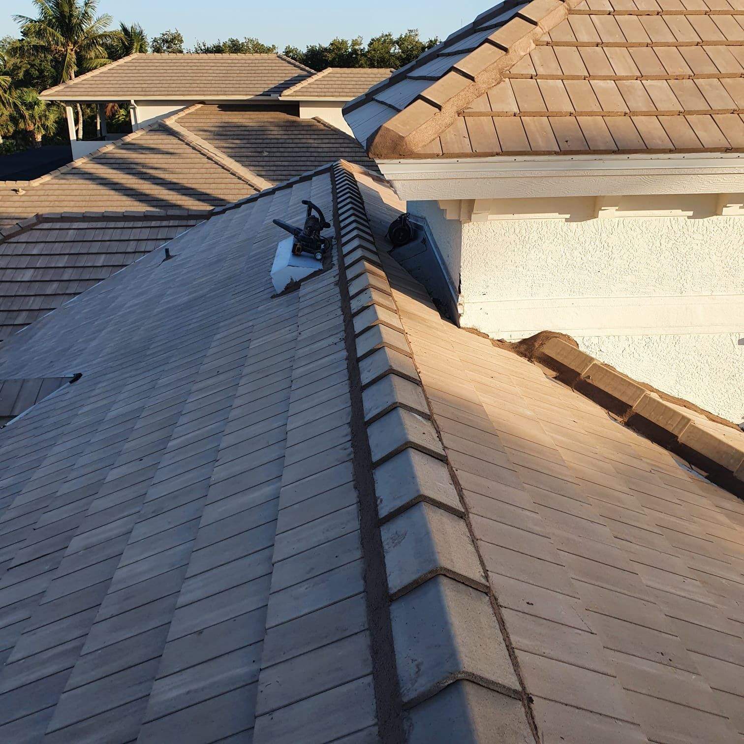 Westlake Saxony 900 Split Slate Coconut White with Antique by 6D Roofing & Consulting, LLC