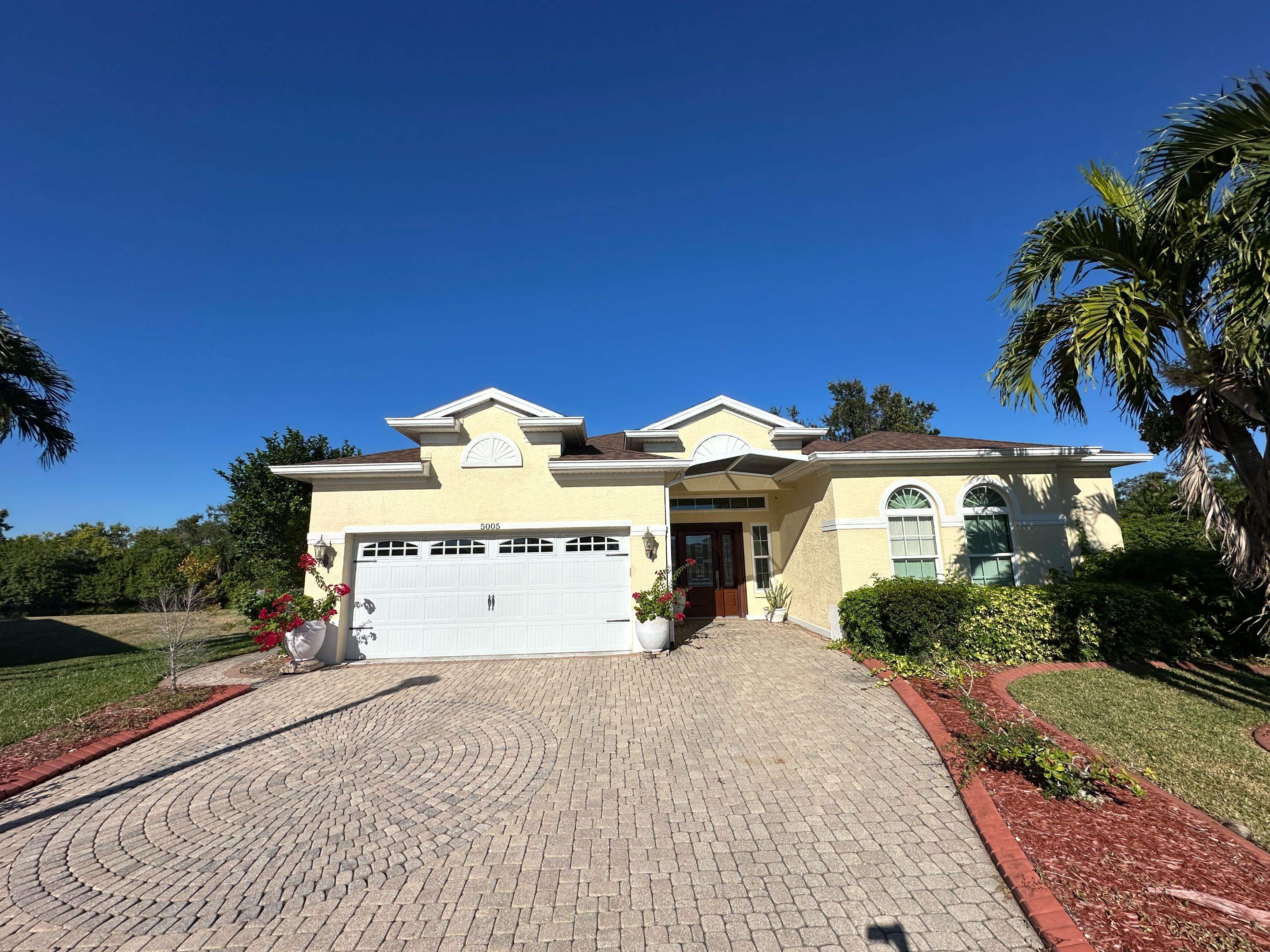 Custom Single-Car Garage Addition and Lanai Cage in Bradenton by Vertical General Contracting 