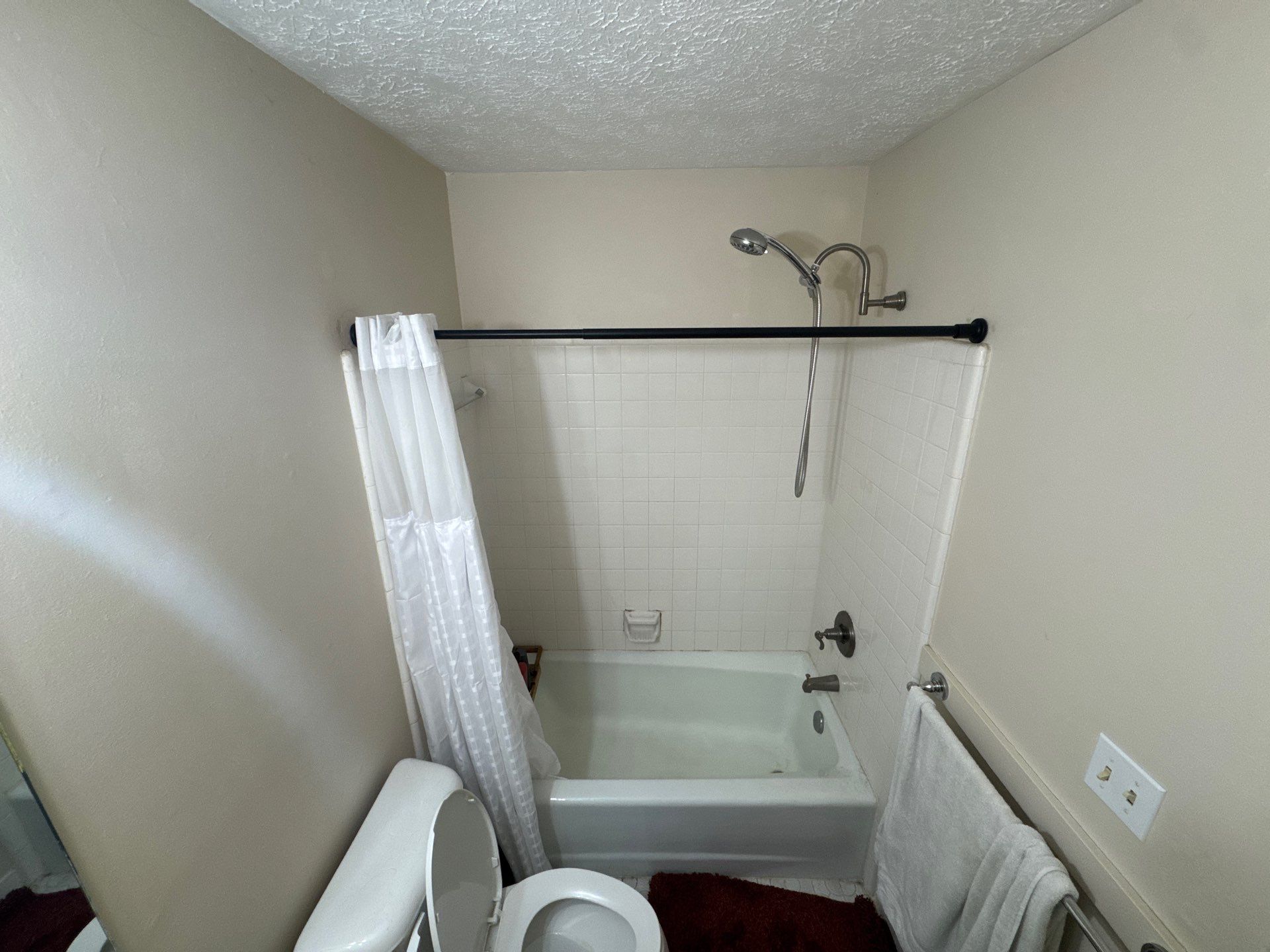 Master bathroom renovation by Prudencio