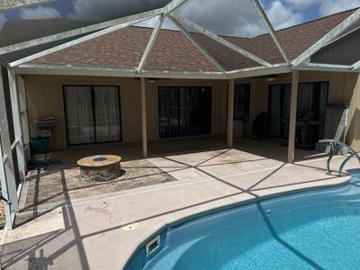 Pool Cage & Painted Pool Deck Cleaning in Sarasota, FL | Soft Wash