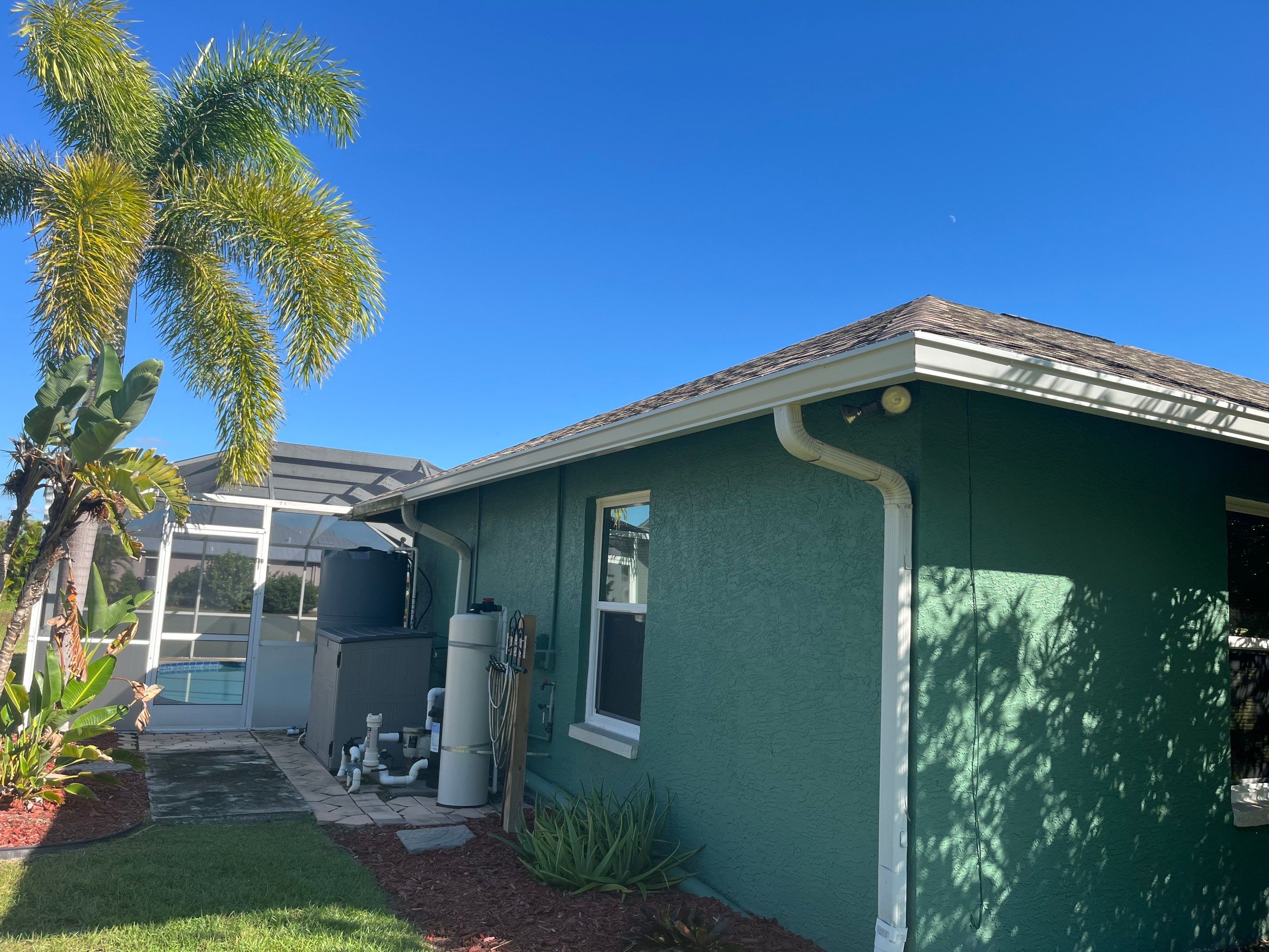 6 Inch Seamless Gutters using K-Style Seamless Gutters in Cape Coral FL by Gutter Professors