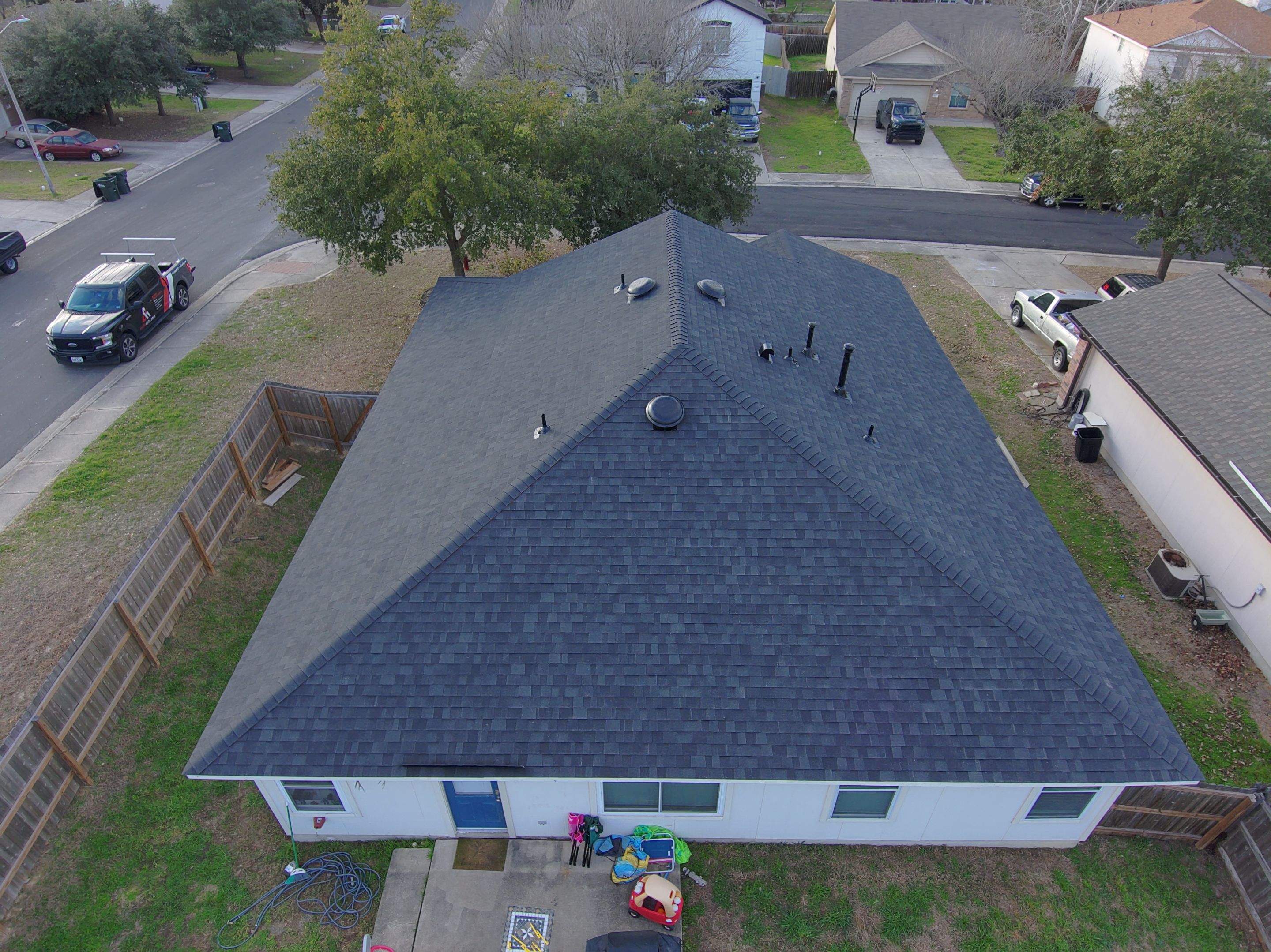 Onyx Black - Owens Corning TruDefinition Duration by RoofsOnly.com