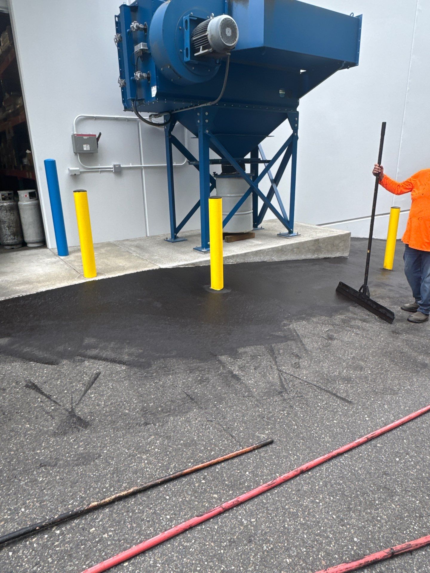 King Machine Business Parking Lot Sealcoat Overlay | Mukilteo by Jireh Asphalt & Concrete Inc 