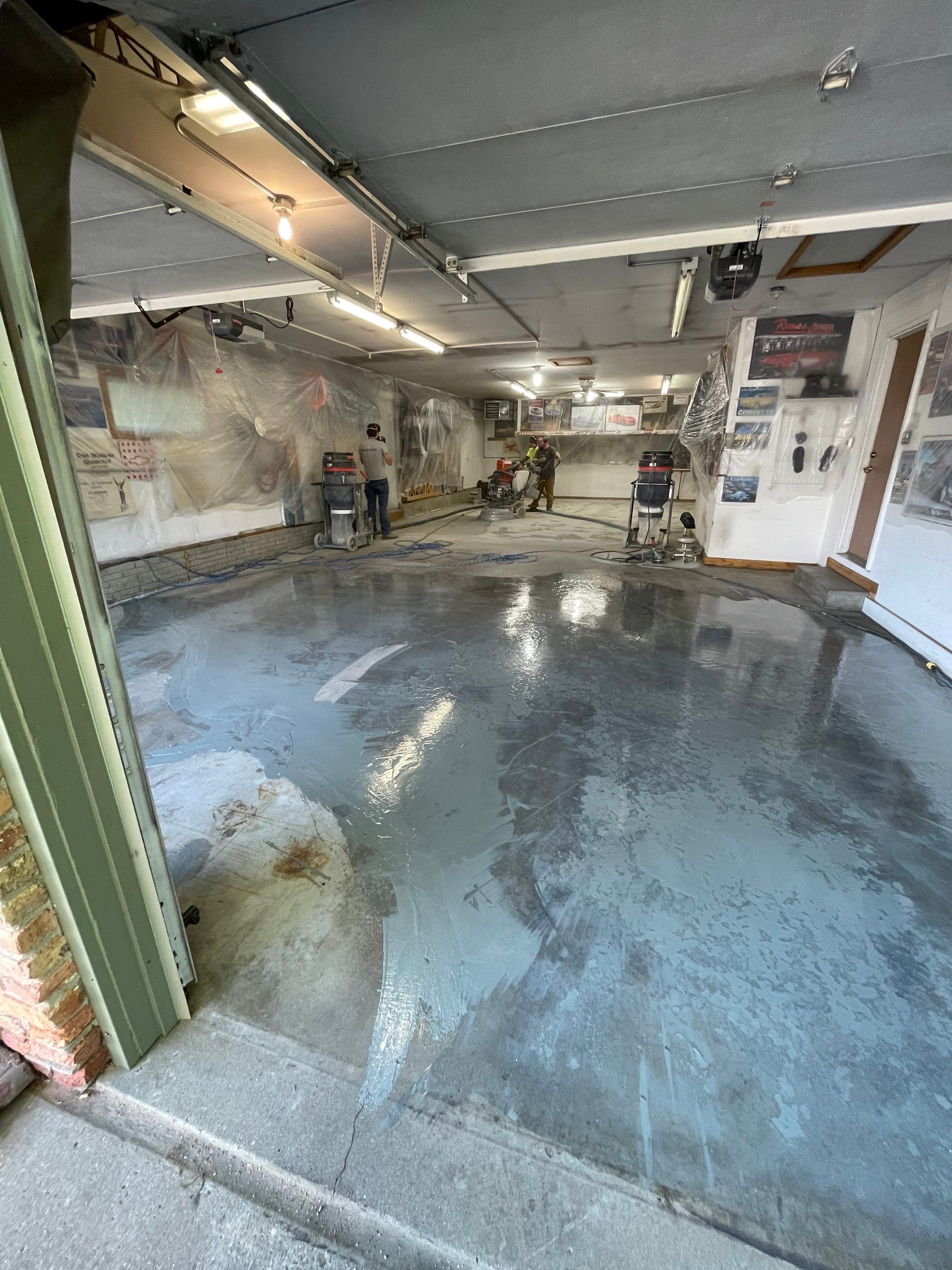 High-Performance Polyurea Garage Floor Coating and Stem Wall Finishing in Sioux Falls by Select Painting, Coatings & Garage Cabinets