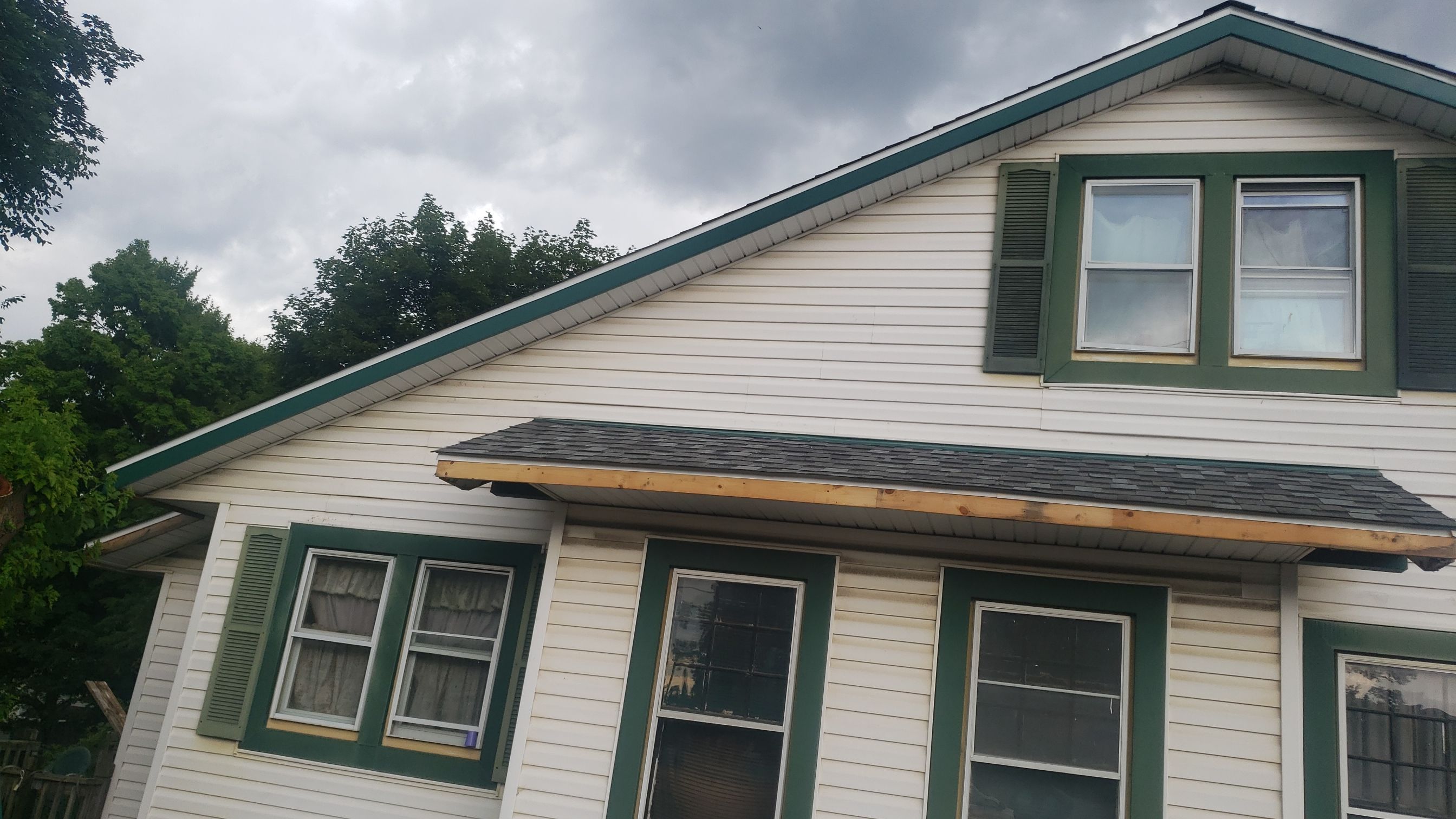 ATLAS PINNACLE COLOR: COASTAL GRANITE DRIP EDGE: WHITE by Eagle Eye Roofing