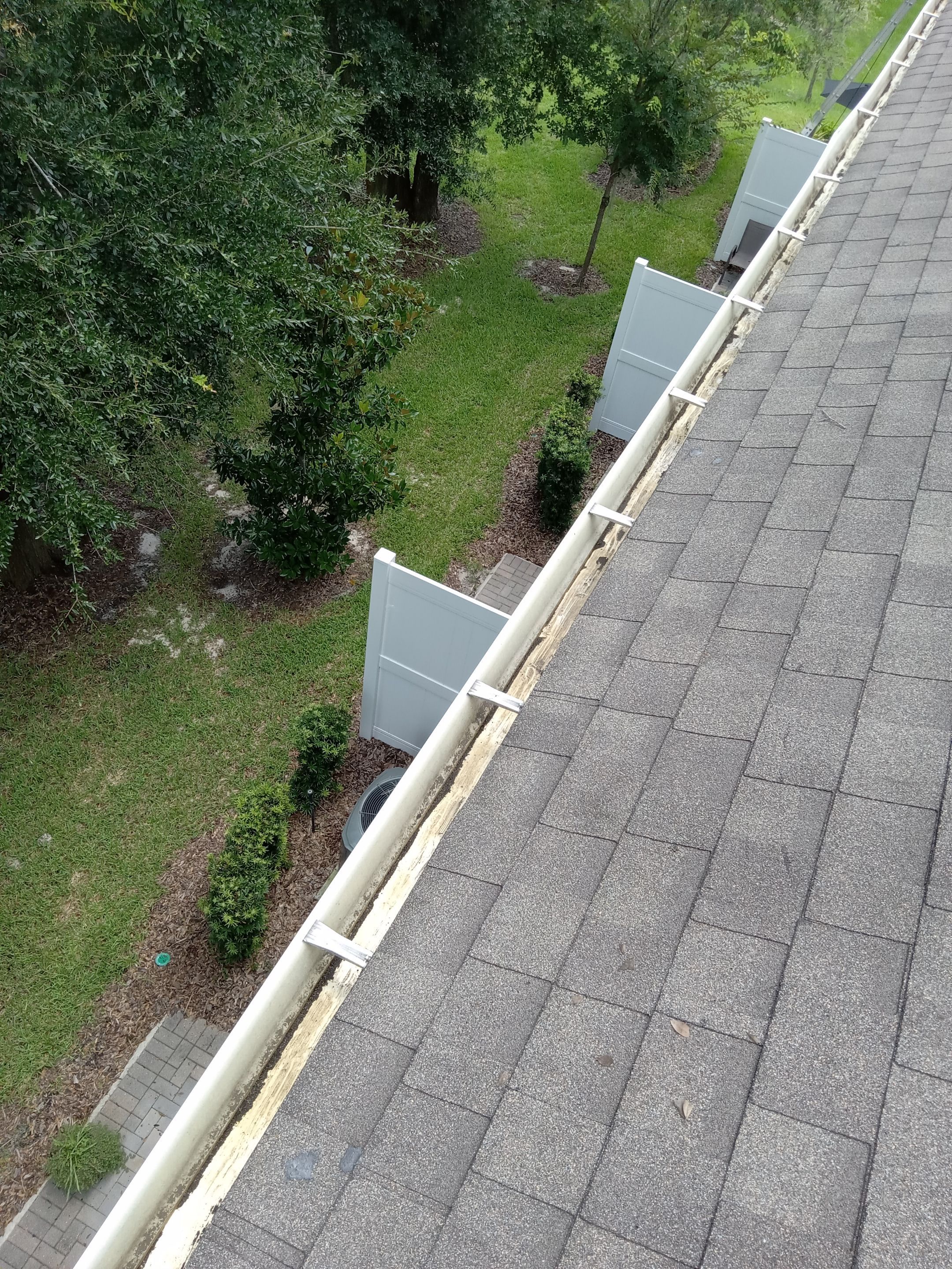 Commercial gutter cleaning Sanford & Lake Mary, FL after photo with clean gutters