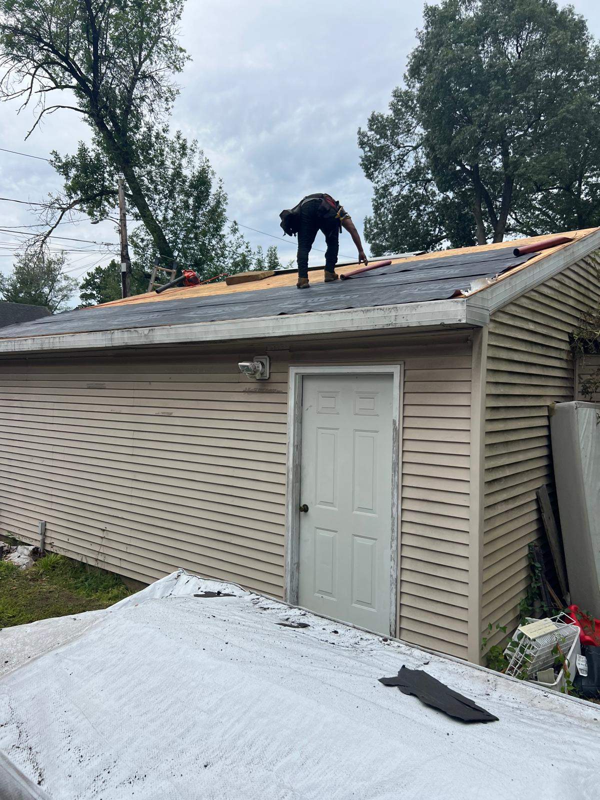 Full Roof Replacement – Owens Corning Duration, Onyx Black with Ridge Vent Upgrade by JOHNNYS PRO