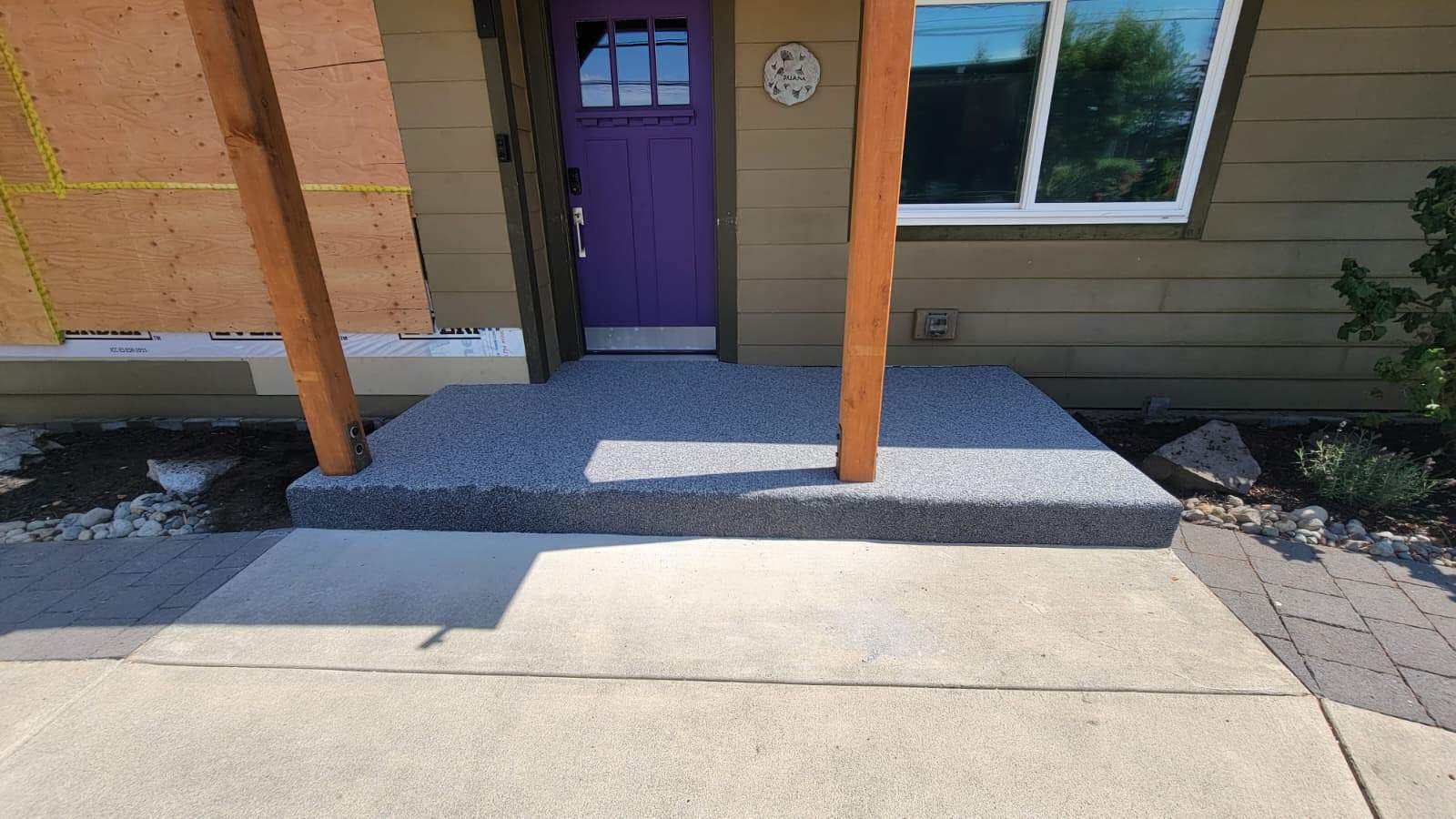 Modern Contrast Patio in Poseidon Vuba Stone with Manhattan Border by Concrete Coating Experts Inc.