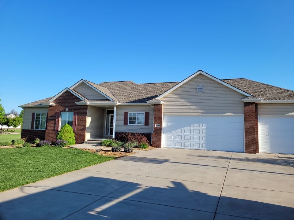 Residential Re-Roof using Landmark Shingles by White Castle Roofing