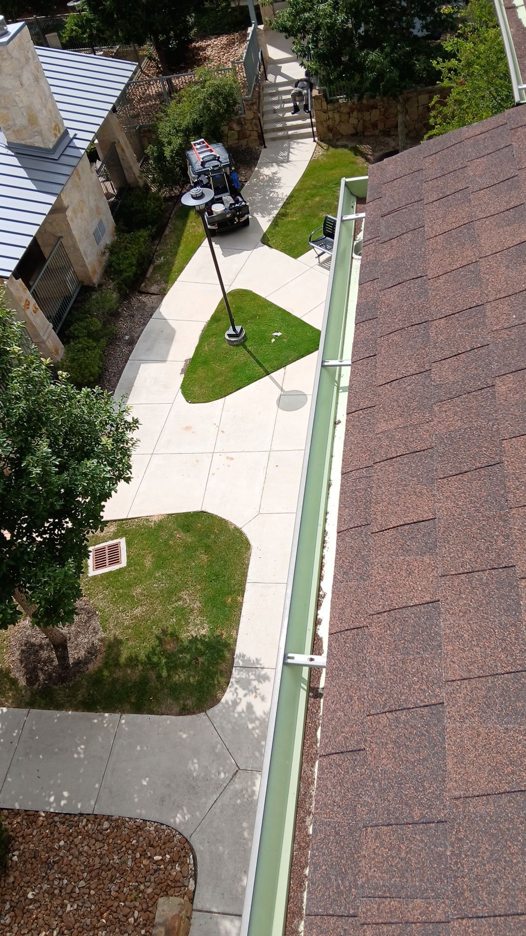 HOA gutter cleaning before photo