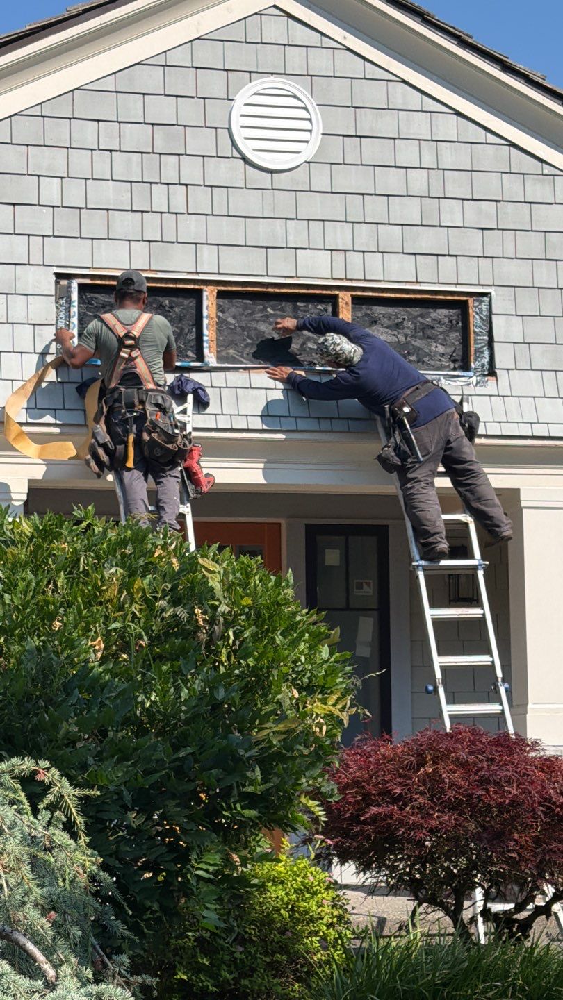 Custom Andersen 100 Series Window and Entry Door Installation in Issaquah by Emerald City Energy 