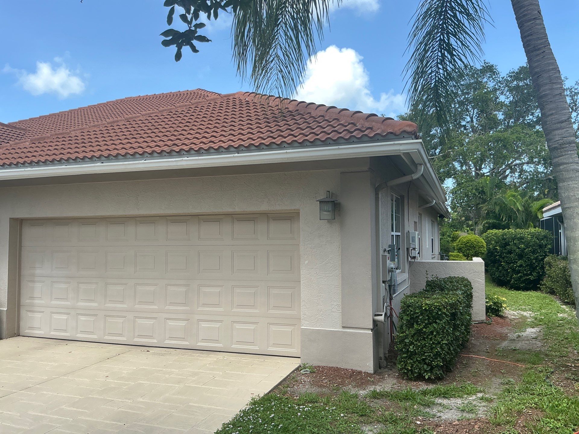 6-inch White Seamless Gutters Installation by Gutter Professors