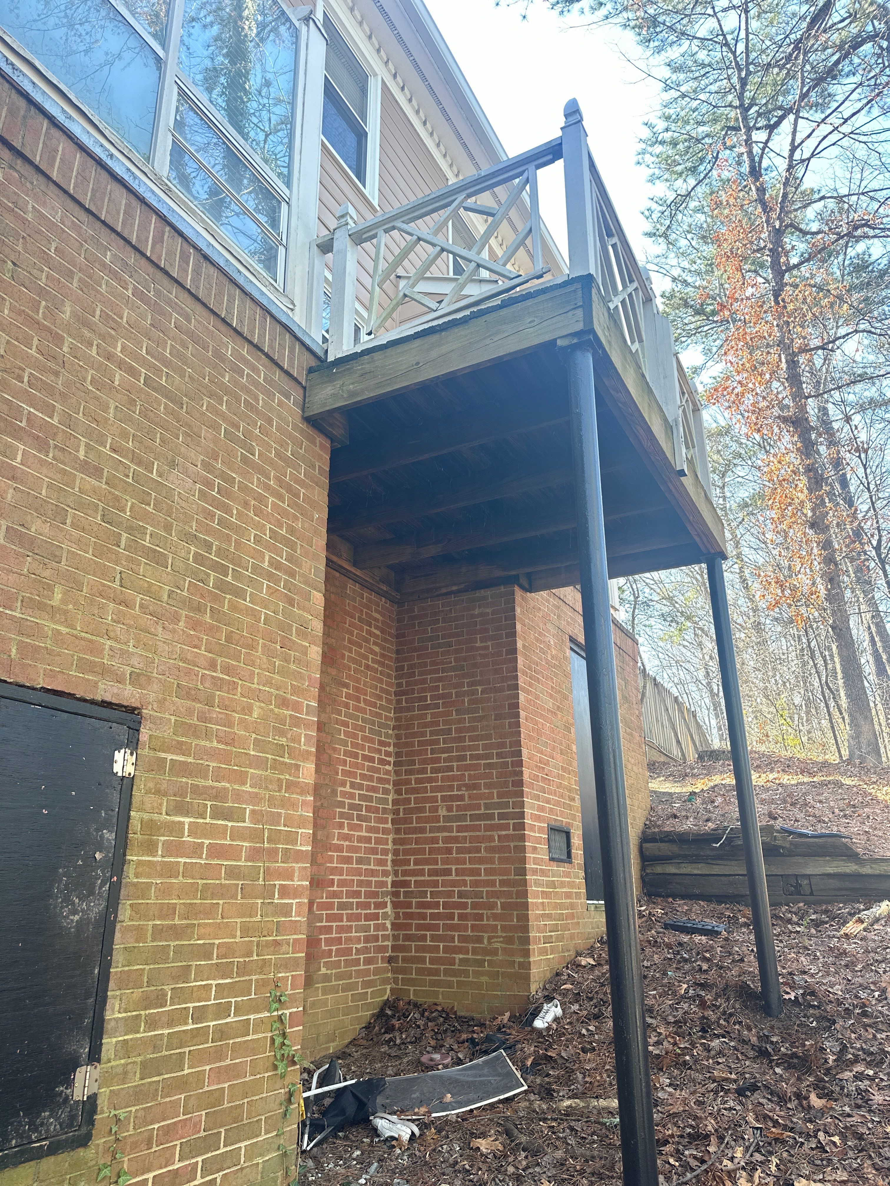 Atlanta, GA Deck Rebuild using Deckorators Venture Series Decking and Trex Railing by Nelson Exteriors 